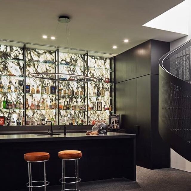 A Bar we installed Electrical and Dynalite lighting control with Onyx back lighting to make this bar pop @visioneerbuilders @teschelectricsptyltd #awardwinning #renovationoftheyear #architecture #beautifulhomes #bar #lightingdesign #homeautomation #d