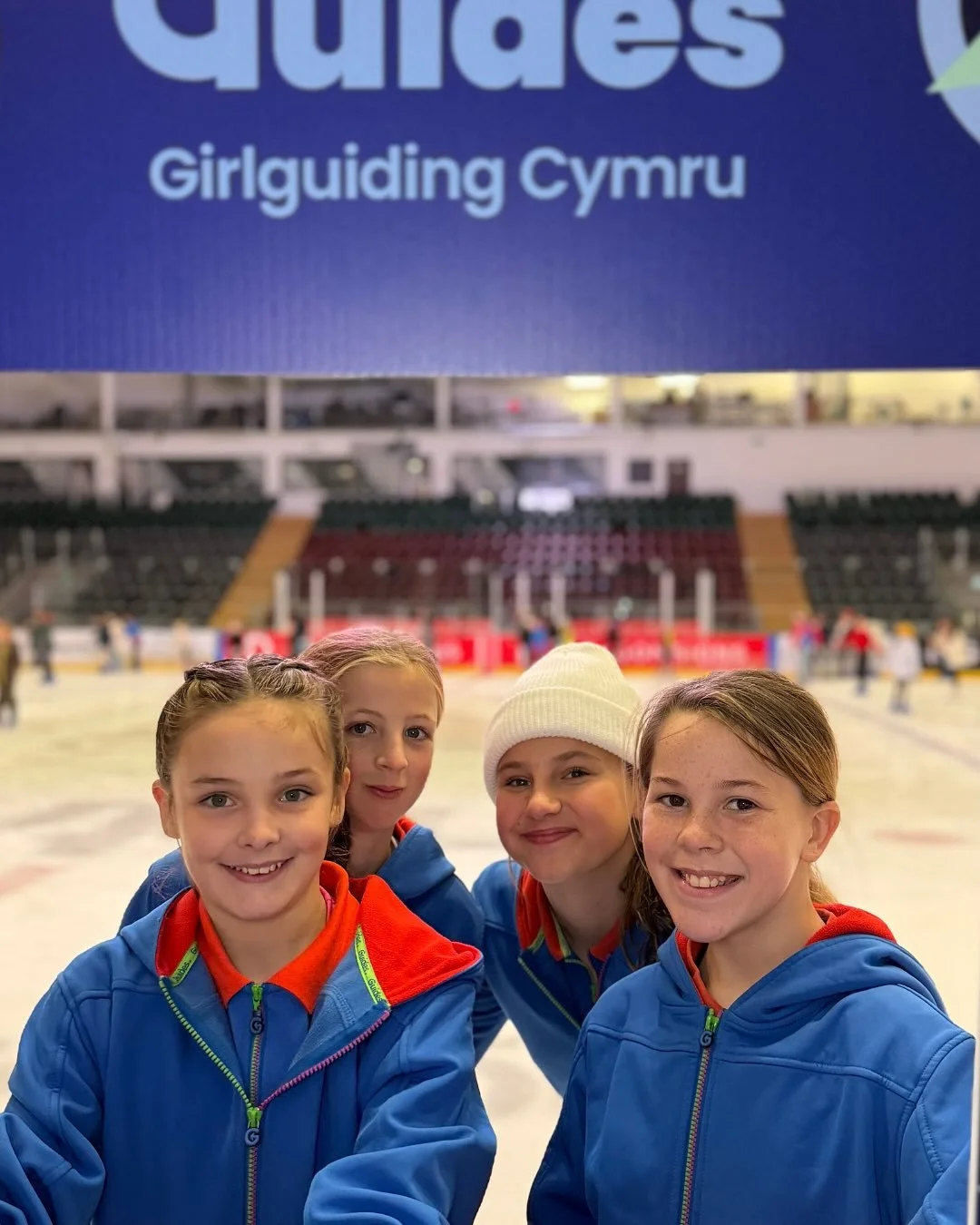 ✨❄️ Girlguiding Cymru Ice Extravaganza! ❄️✨

The girls are having an amazing time watching the Cardiff Devils play tonight 🏒🔥 &mdash; but we just had to share some snaps from earlier on the ice! 💙

Our ever-popular Girlguiding Cymru selfie frames 