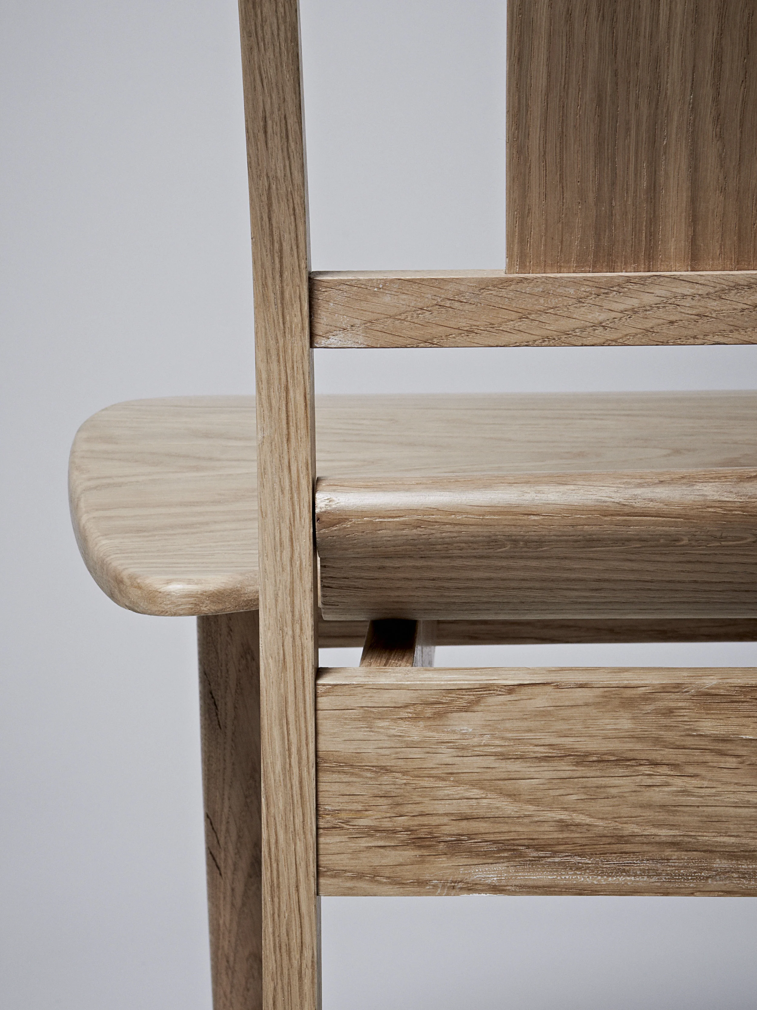 VALET CHAIR: OAK