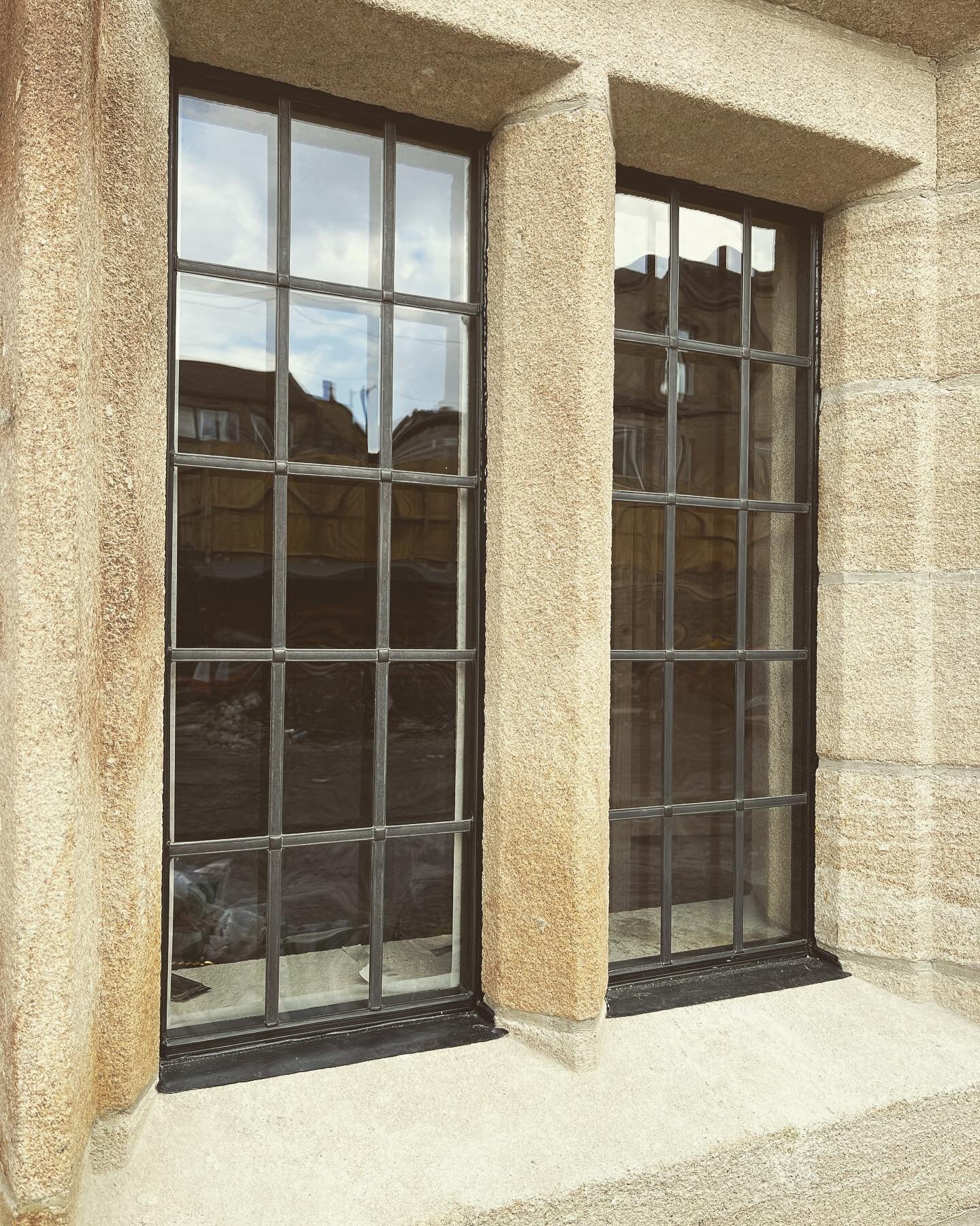 New faceted &lsquo;Insulead&rsquo; glazing for a  client in our hometown, Brighouse - West Yorkshire📍
#westyorkshire #glazing #windows #glazingsystem #historic #stonemullions #conservation #listed #newwindows #lead #squarelead #heritage #architectur