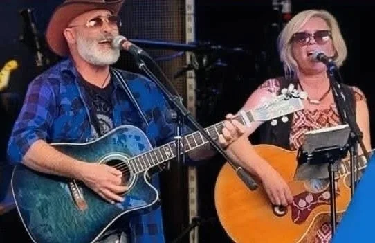 LIVE MUSIC