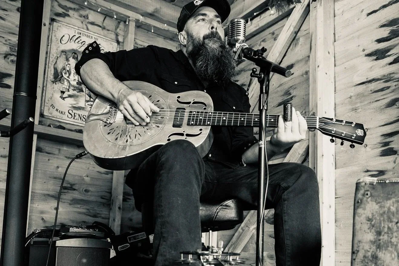 LIVE MUSIC