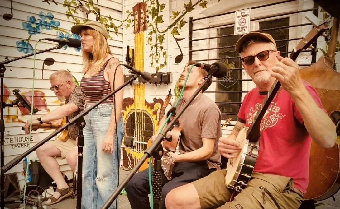 LIVE MUSIC