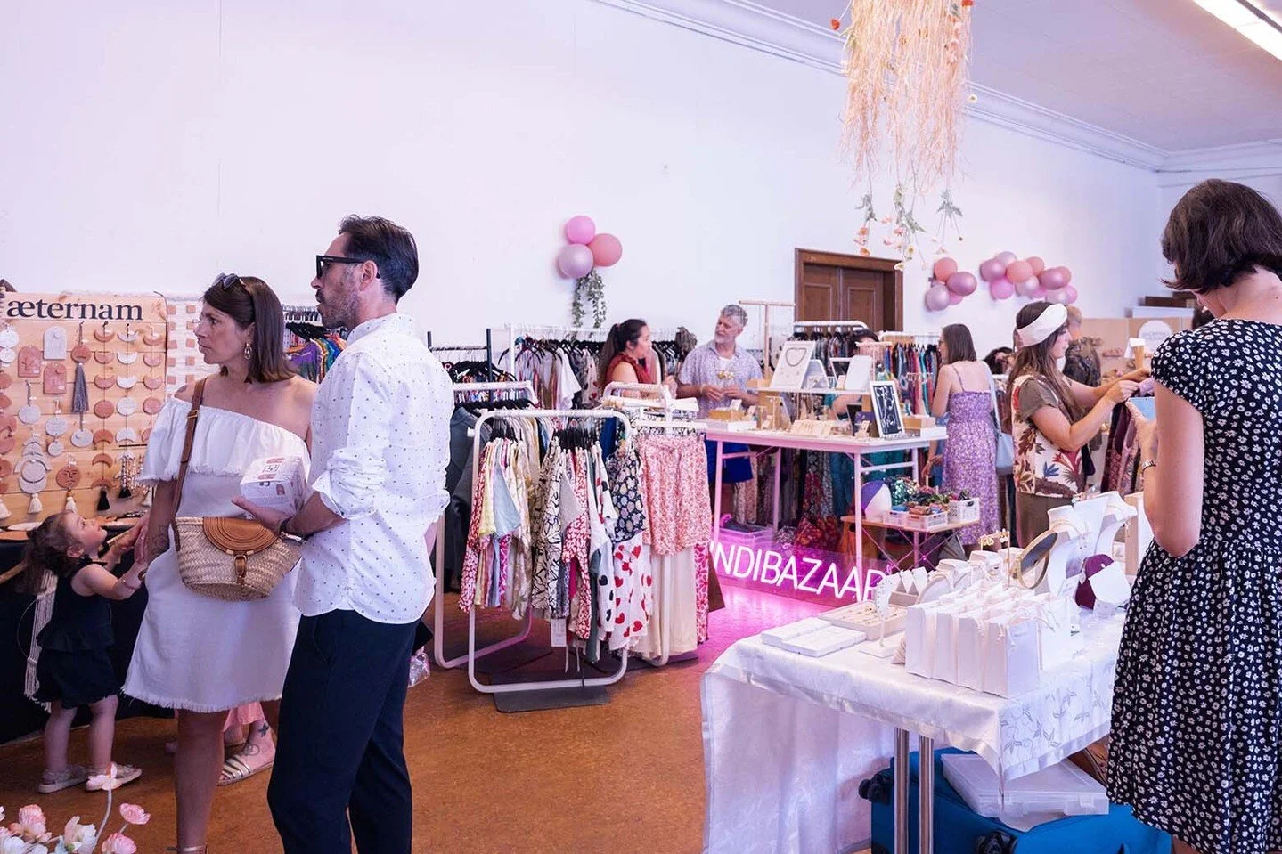 𝚁𝚎𝚝𝚘𝚞𝚛 𝚎𝚗 𝚒𝚖𝚊𝚐𝚎𝚜 ✰ Folk Spirit Market 2025 ✰
@hindibazaar
📸 @kateschurch 
.
.
.
.
.
.
#FolkSpiritMarket #event #lausanne #nextevent#swissboho #bohemechic#bohemestyle #fashion#accessories #jewelry #swisshippie#swissboheme #beauty#decora