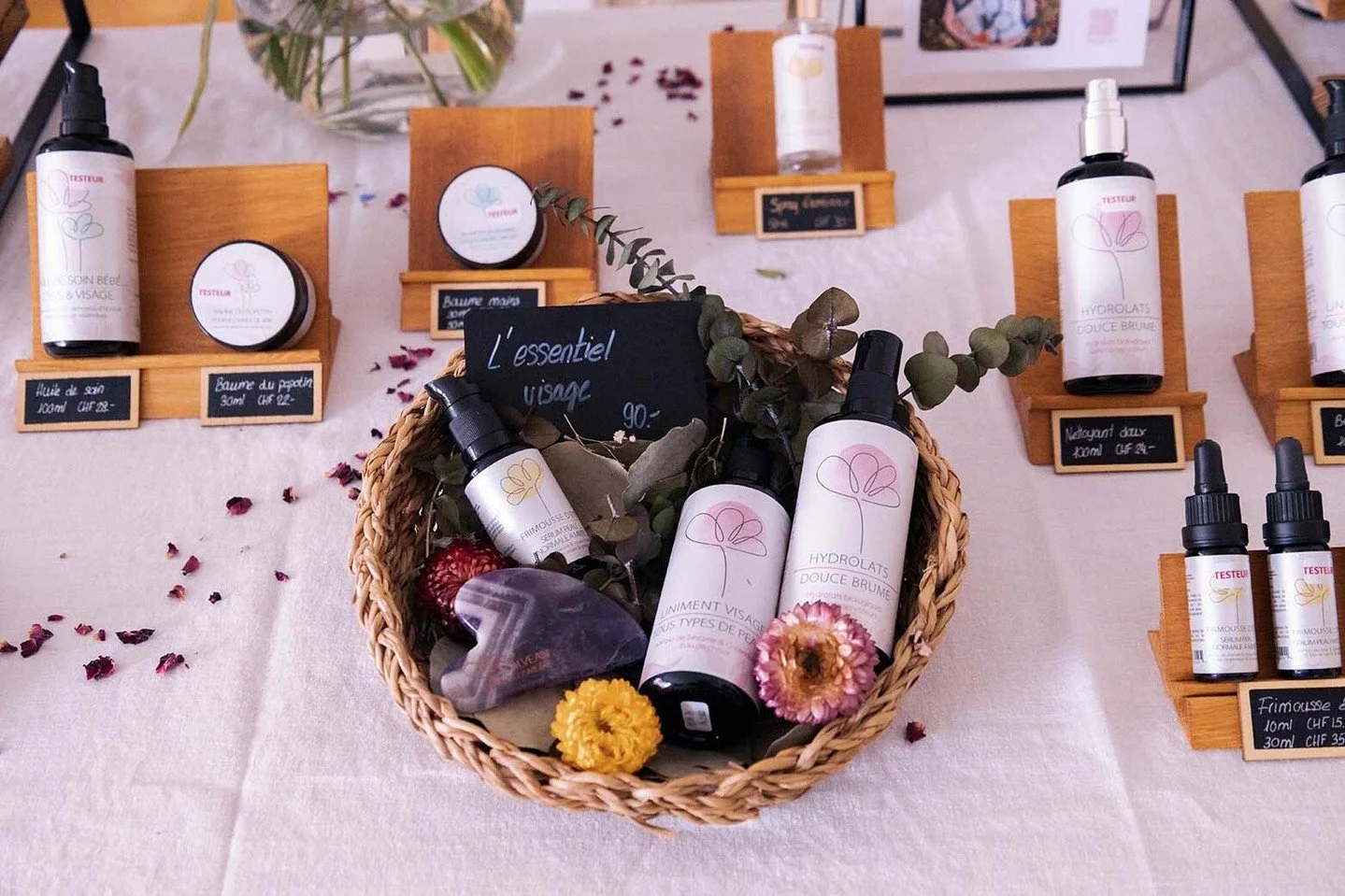 𝚁𝚎𝚝𝚘𝚞𝚛 𝚎𝚗 𝚒𝚖𝚊𝚐𝚎𝚜 ✰ Folk Spirit Market 2025 ✰
@alvean_naturalcosmetics
📸 @kateschurch 
.
.
.
.
.
.
#FolkSpiritMarket #event #lausanne #nextevent#swissboho #bohemechic#bohemestyle #fashion#accessories #jewelry #swisshippie#swissboheme #b