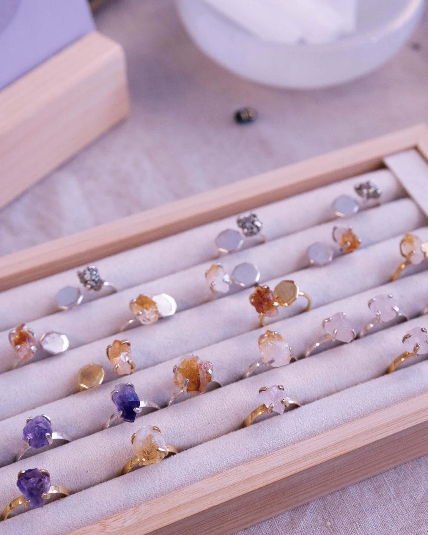 𝚁𝚎𝚝𝚘𝚞𝚛 𝚎𝚗 𝚒𝚖𝚊𝚐𝚎𝚜 ✰ Folk Spirit Market 2025 ✰
@quillay.ch
📸 @kateschurch 
.
.
.
.
.
.
#FolkSpiritMarket #event #lausanne #nextevent#swissboho #bohemechic#bohemestyle #fashion#accessories #jewelry #swisshippie#swissboheme #beauty#decorat