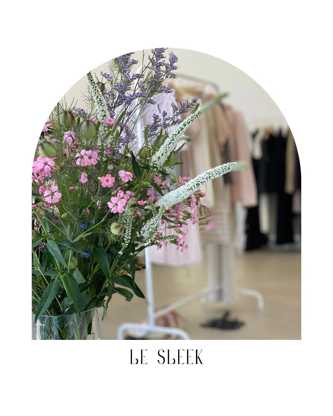 ☽ MODE
Un vent de seconde main ultra styl&eacute;e arrive au Folk ✨
On accueille pour la premi&egrave;re fois @le_sleek_store, un pop-up lausannois qui r&eacute;invente la fa&ccedil;on de consommer la mode 🌿

Le concept ? Une s&eacute;lection pointu