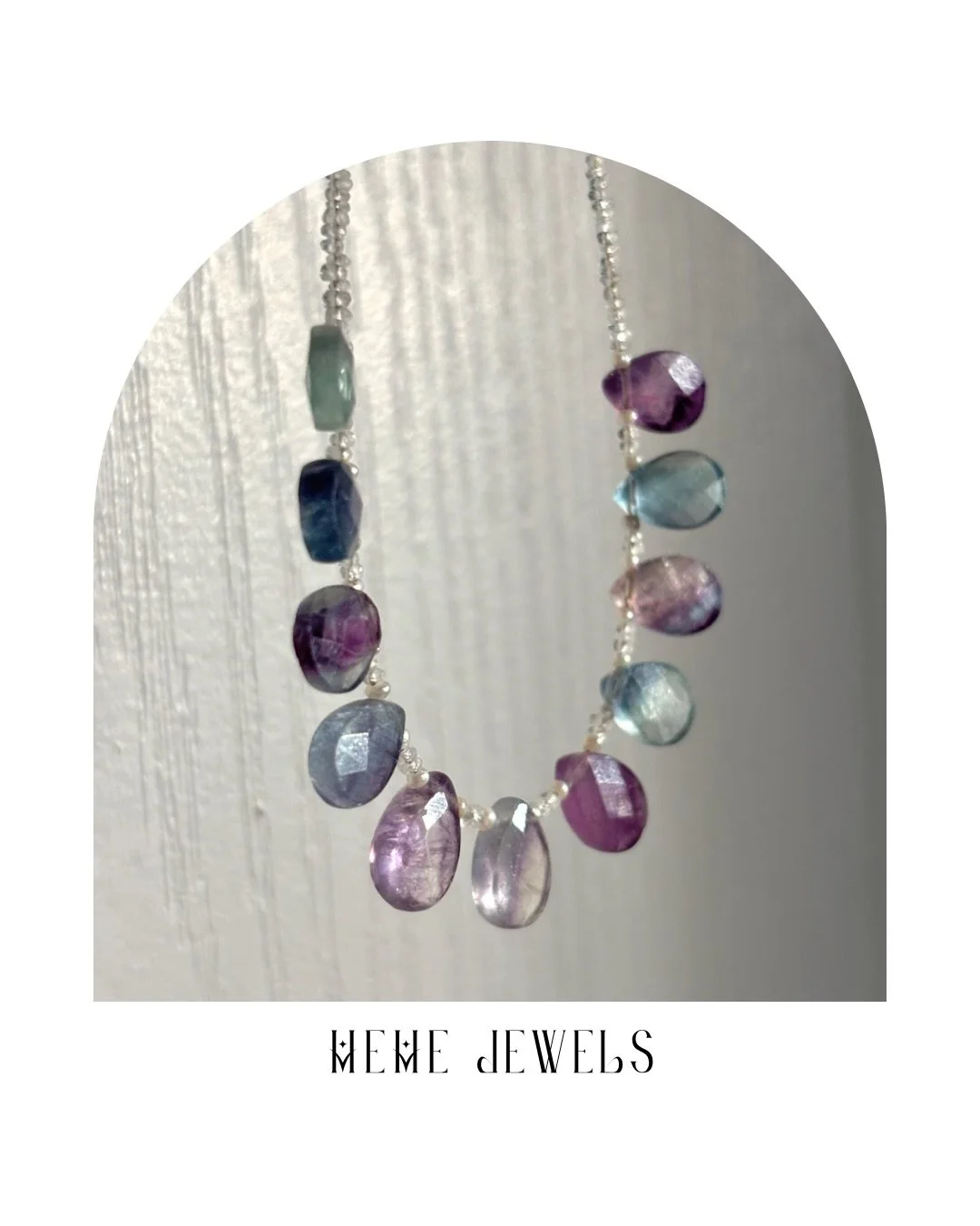 Coup de c&oelig;ur assur&eacute; sur le stand de @meme.jewels ♡

La marque parisienne fait escale au Folk Spirit Market avec ses sublimes bijoux boh&egrave;mes, faits main avec amour et passion pour la beaut&eacute; des pierres ✨

Derri&egrave;re M&e
