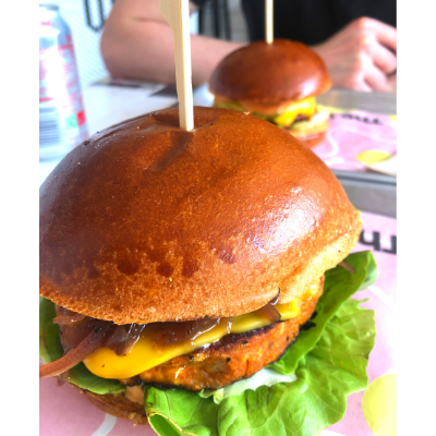 Where to eat vegan burgers in Brighton? Top 5 vegan burger spots near Brighton Beach