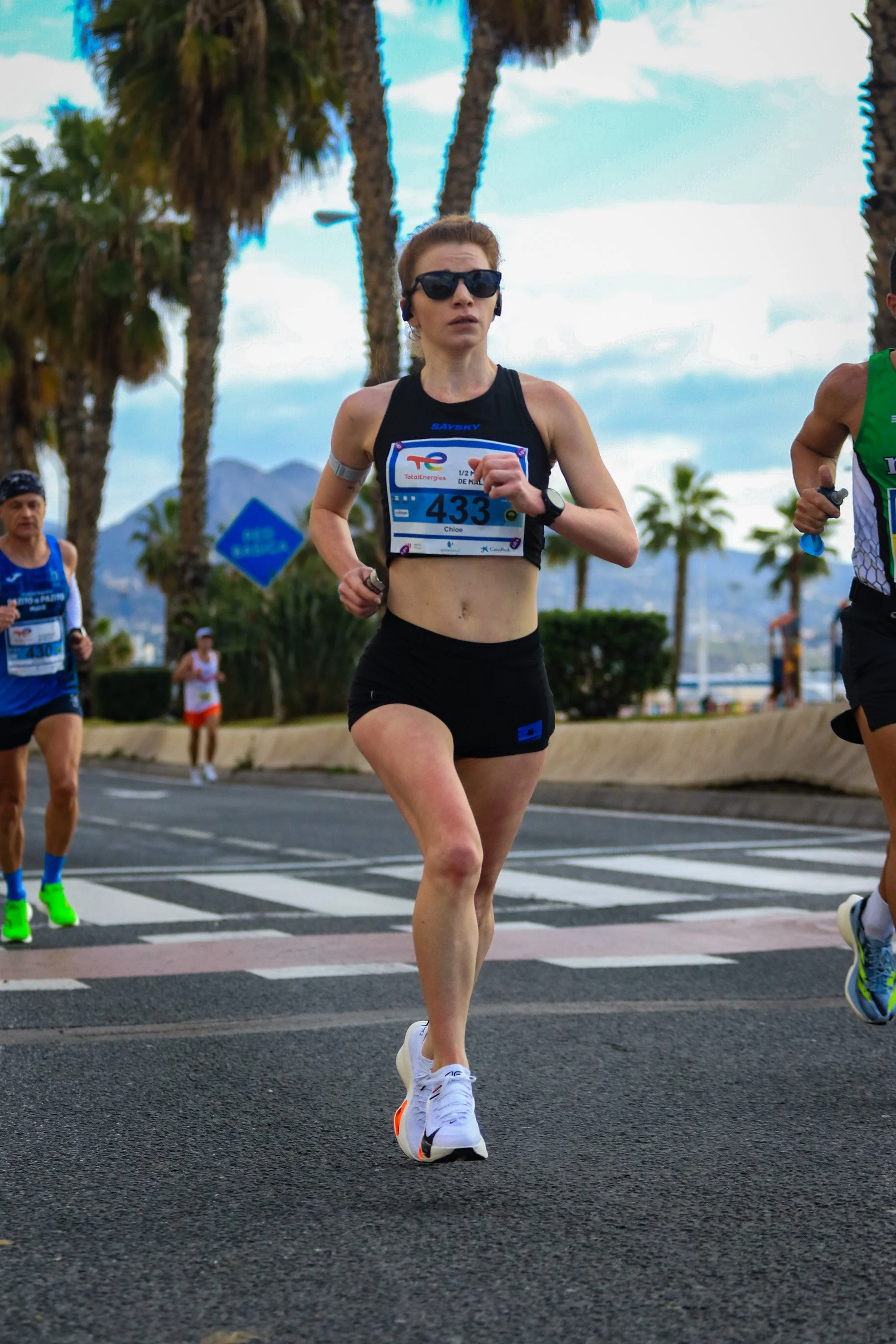 10 essentials for your 10k race | What to bring and wear on race day? The ultimate 10k race checklist!