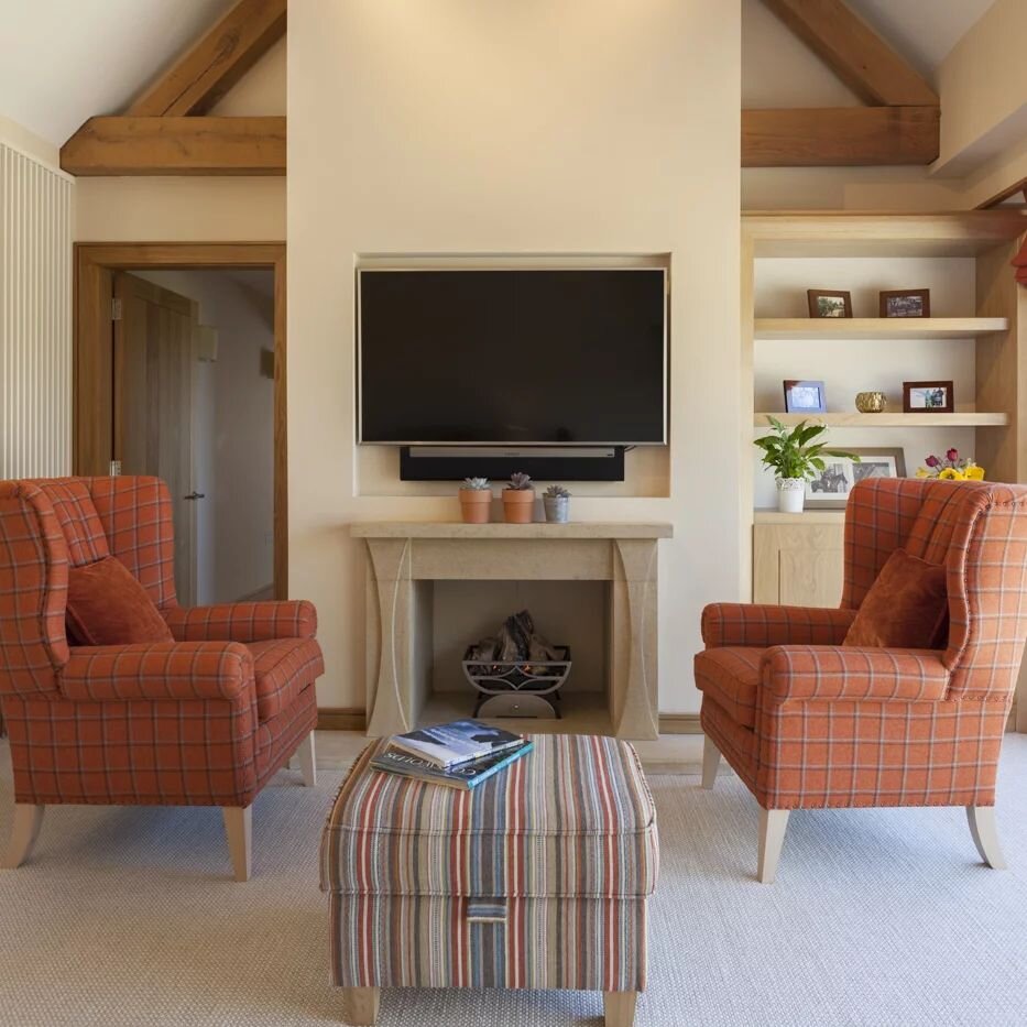 Helping clients with the design of a new build house can include built in joinery, lighting design, fireplace design, furniture sourcing and co-ordinating suppliers and contractors.

#newbuild #interiordesign #bespoke #cotswoldinteriordesigner #furni
