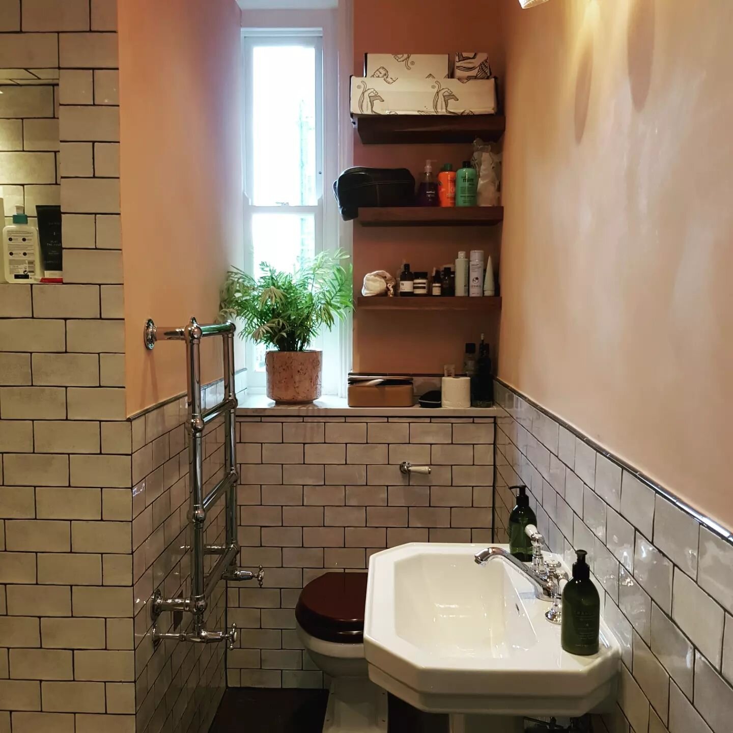 Small bathrooms are hard to photograph but fun to design, this is a tiny one from a recent London project with a complimentary palette of materials

#metrotiles #tadelak #plasterwalls #interiordesign #traditionalmaterials
#bathroomdesign #londoninter