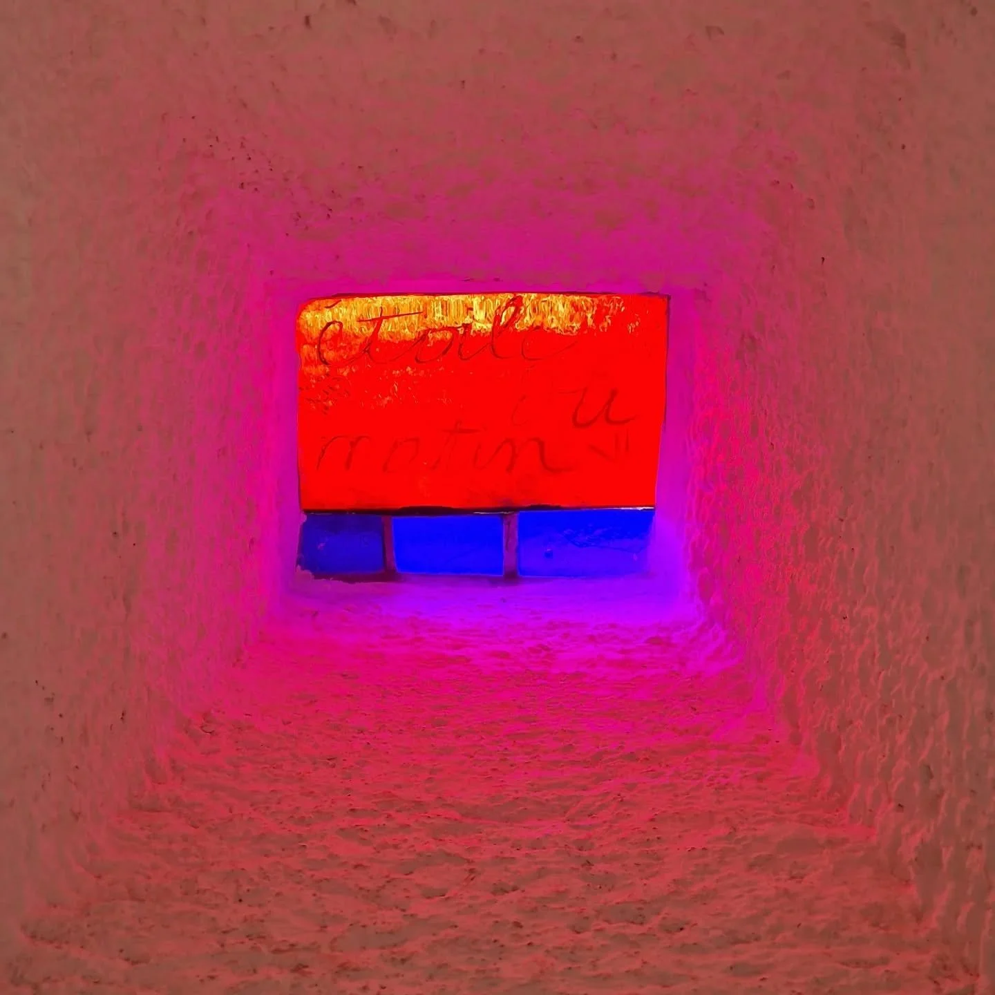 I have always wanted to visit Ronchamp chapel @chapellelecorbusierronchamp in France. A masterpiece of design, the beauty of the forms, colour and light we so moving, I was in awe.

#colour #light #modernism #lecorbusier #interiorarchitecture #furnit