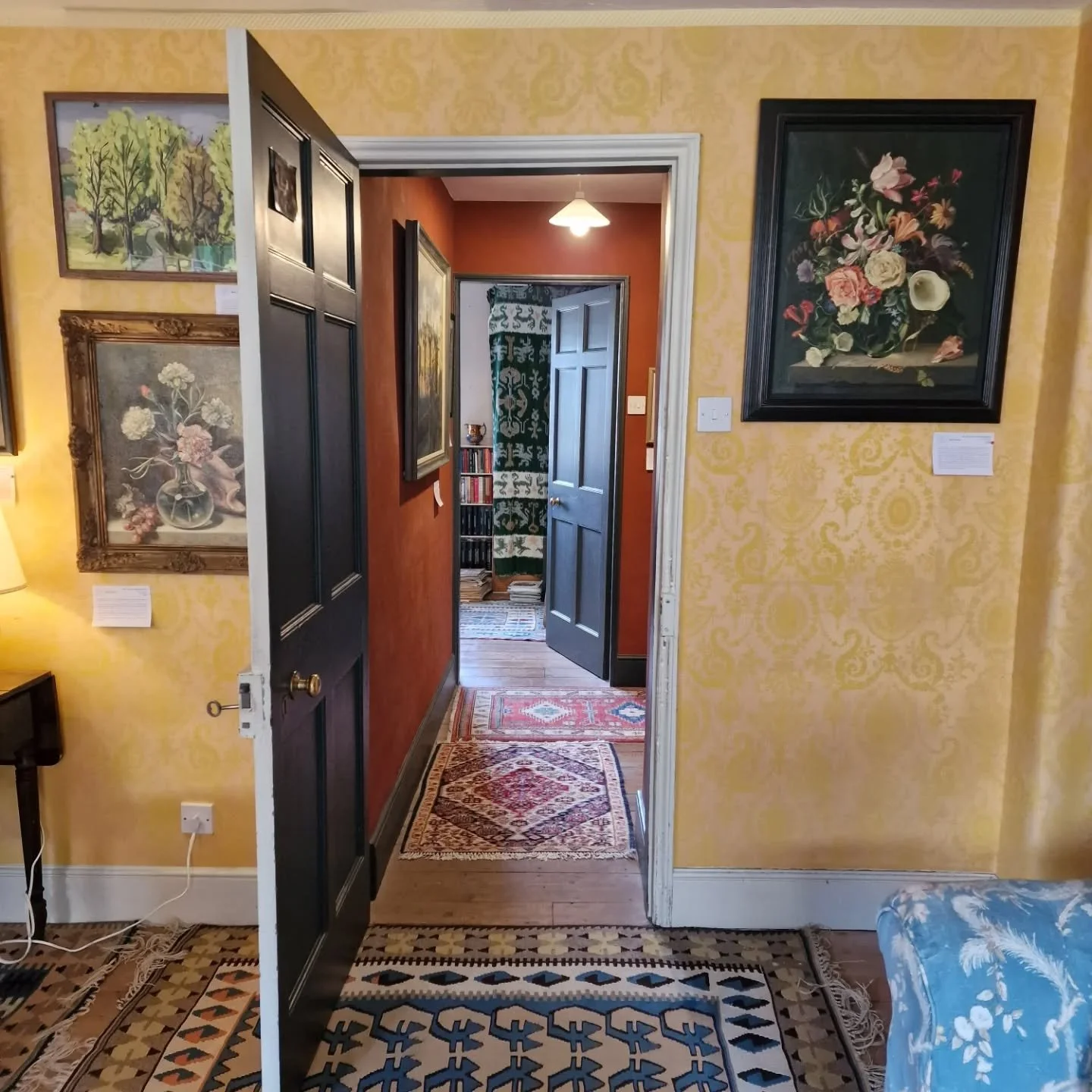 Look at these lovely quintessential English interiors in the late Rory Young's house, his superb use of colour for his historic Cirencester house has not changed since the 80's. As a designer, conservationist, stone carver and artist he had an impecc