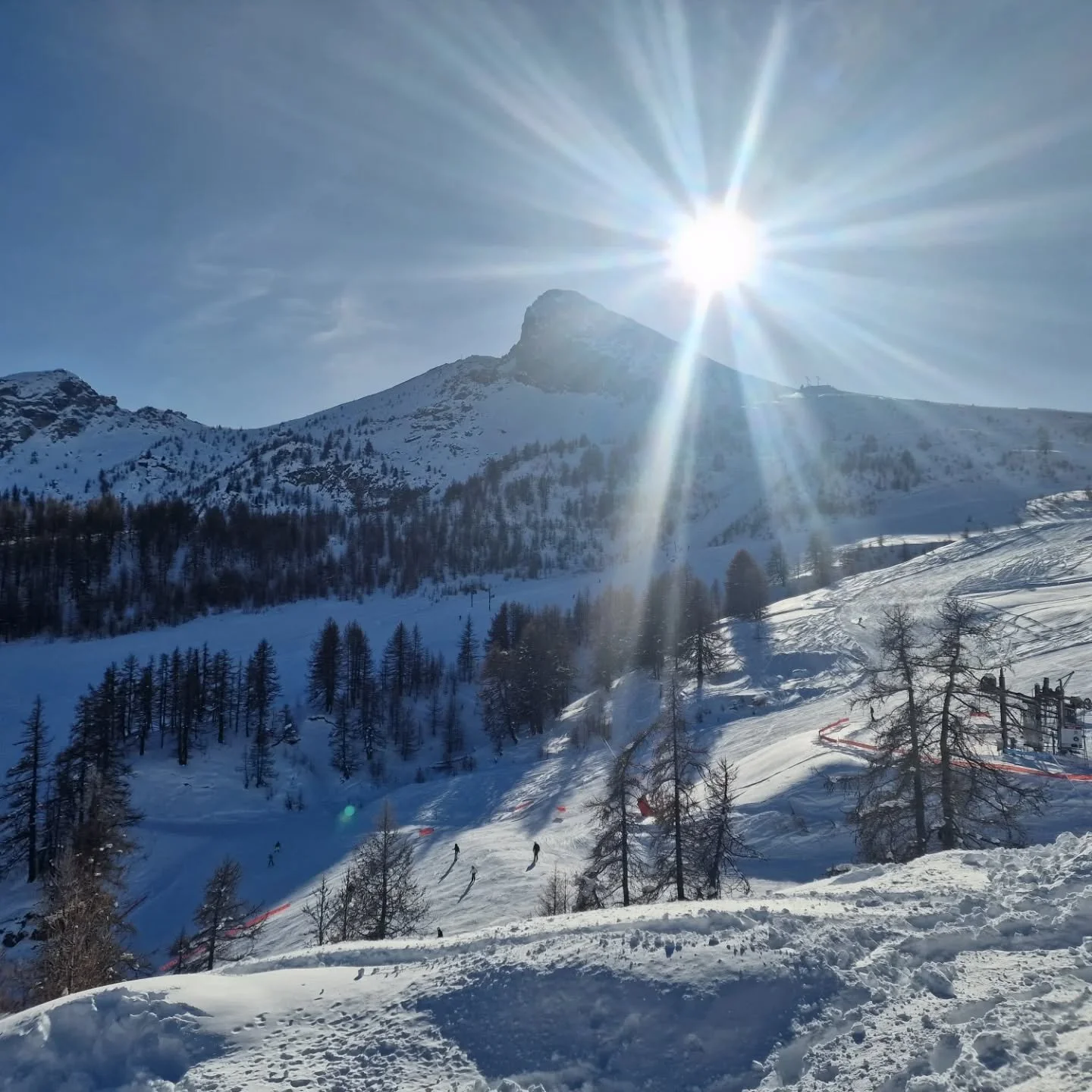 Let there be light in 2026 - Happy New Year. May your dreams come true this year. ❄️

#newyear #newprojects #newcollaborations #newinteriordesigns #newstyle