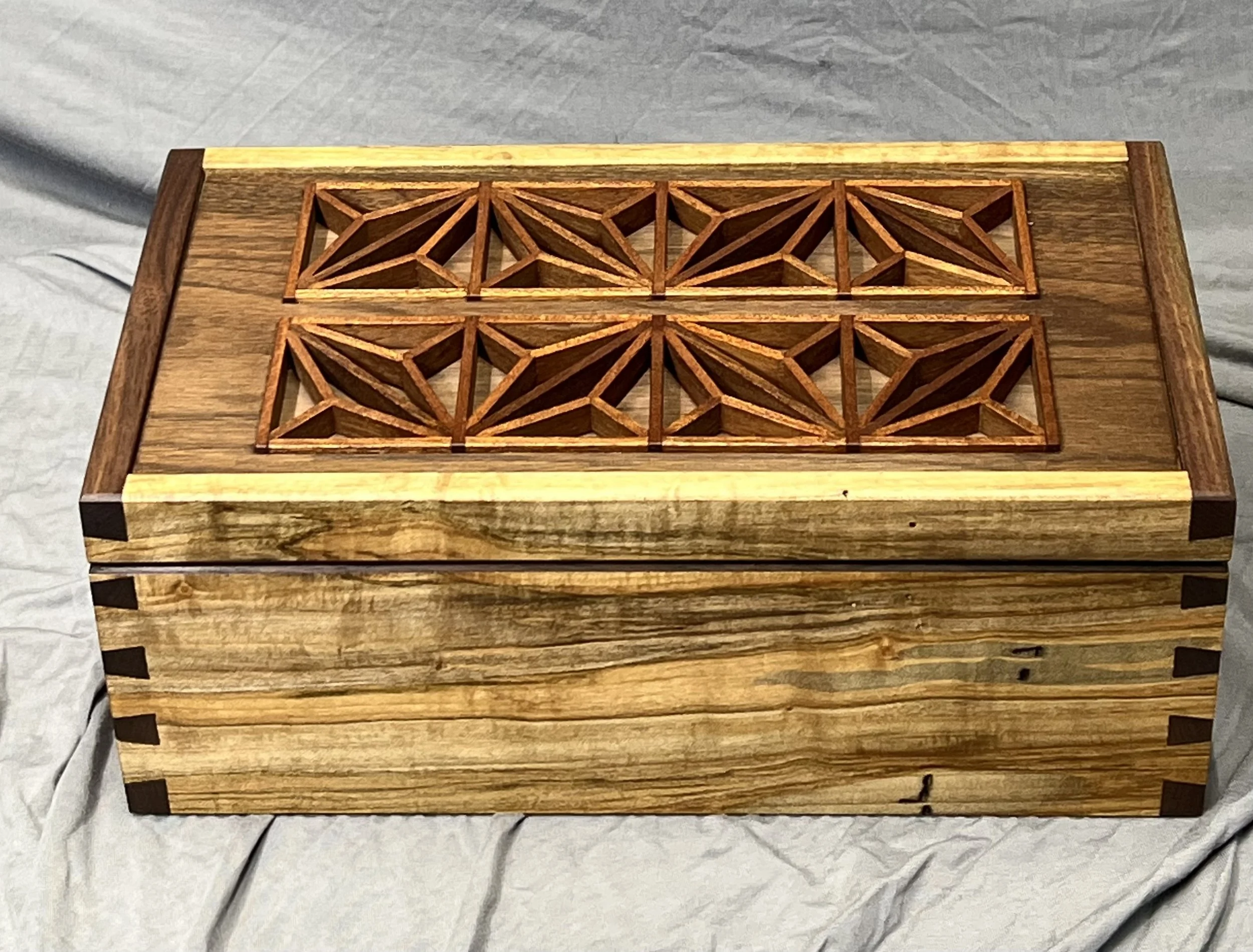 Dovetail Box with Asanoha Kumiko inlay