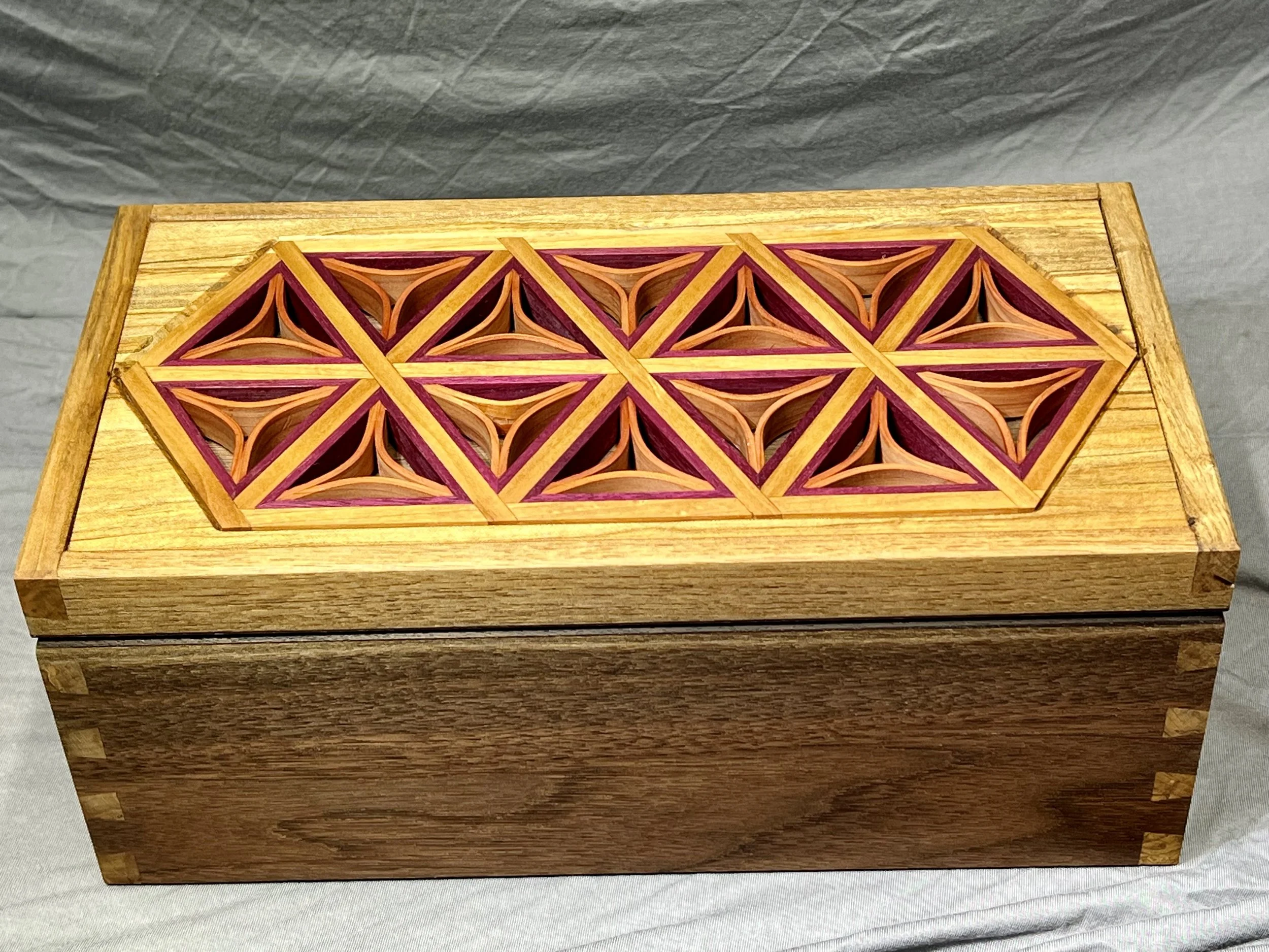 Dovetail Box with Ship Kumiko