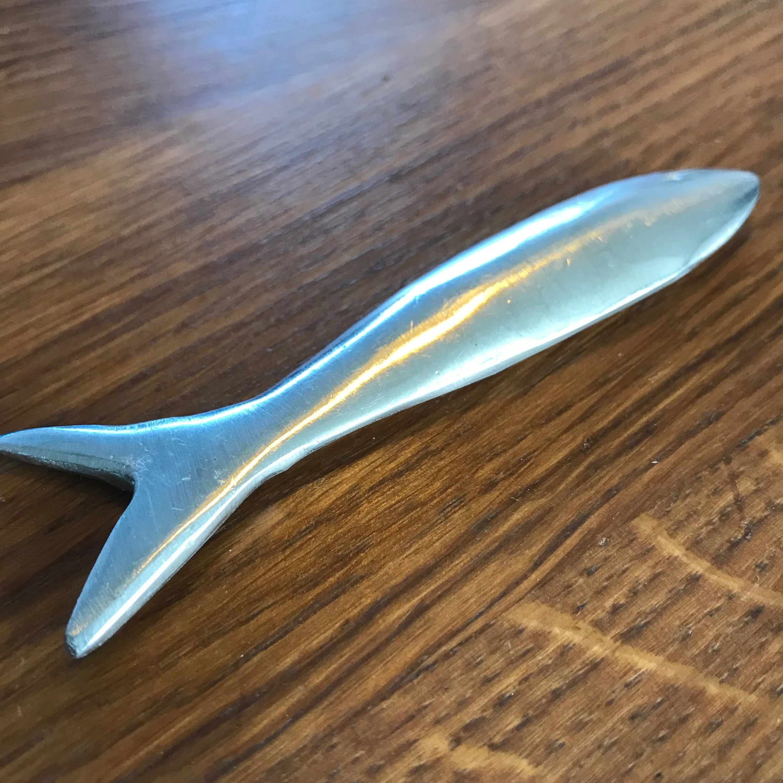 Porte-couteau sardine en aluminium de My Byzance