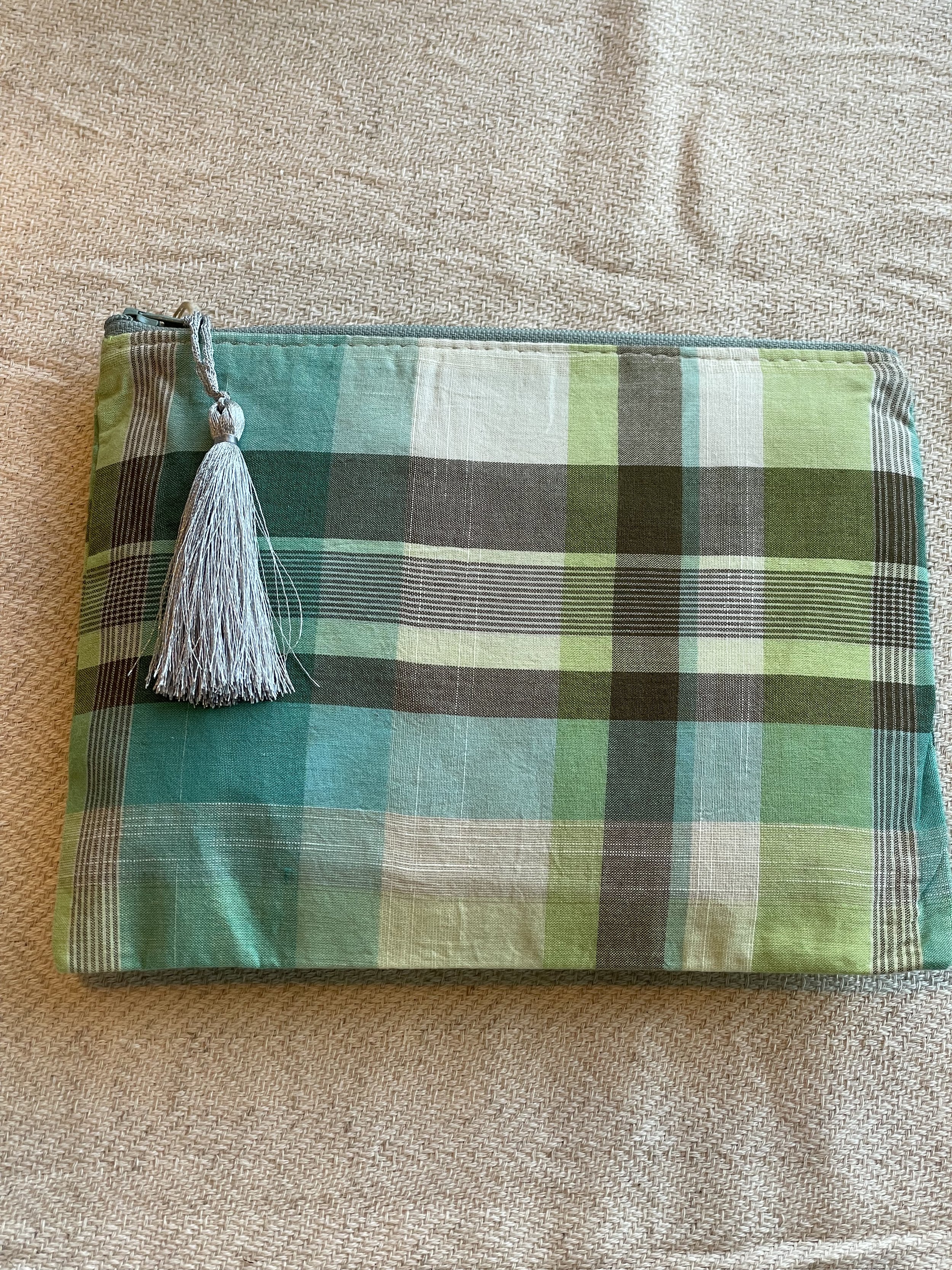 Pochette tartan bleu vert en tissus recyclé de My Byzance
