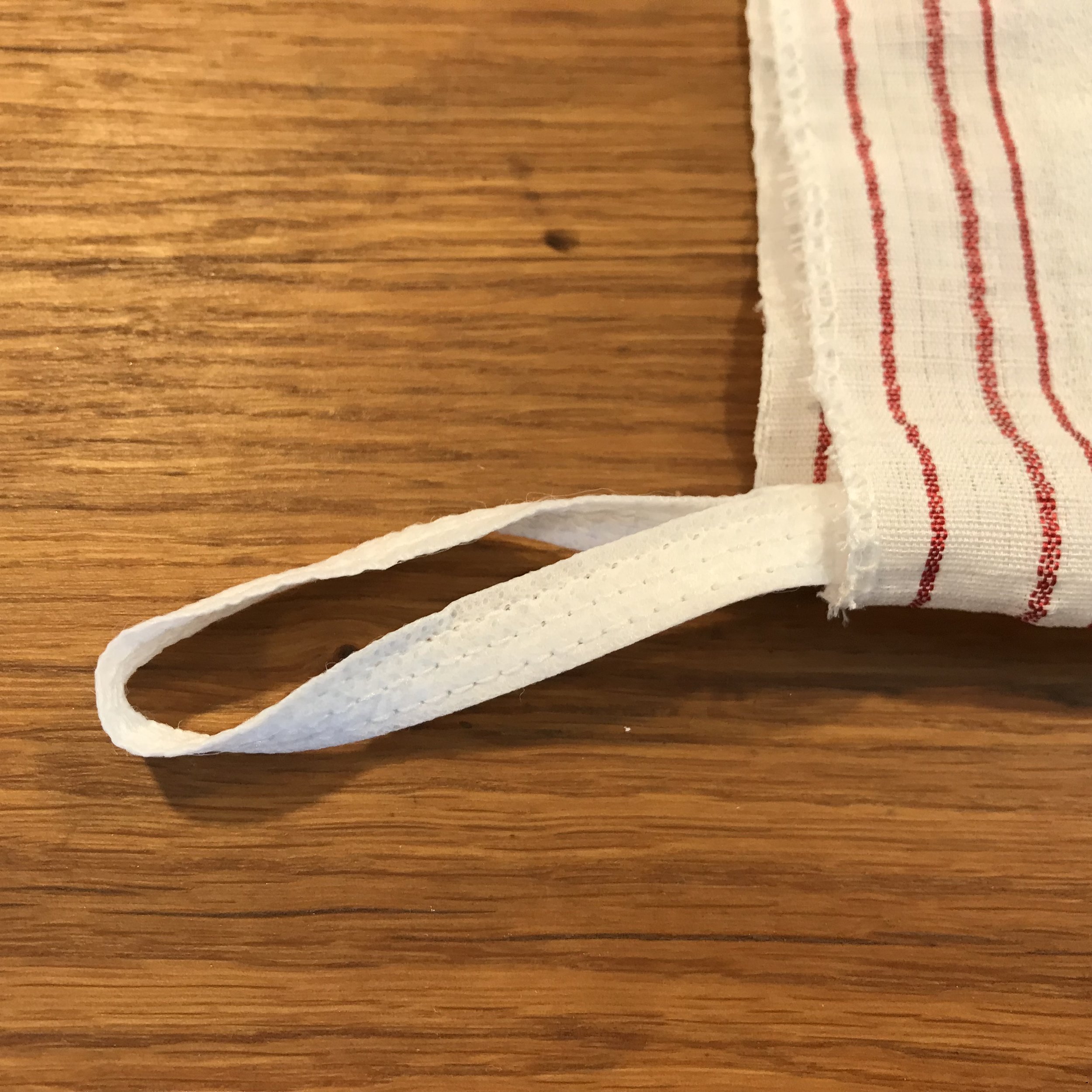 Gant de hamam avec lien bandes rouges de My Byzance