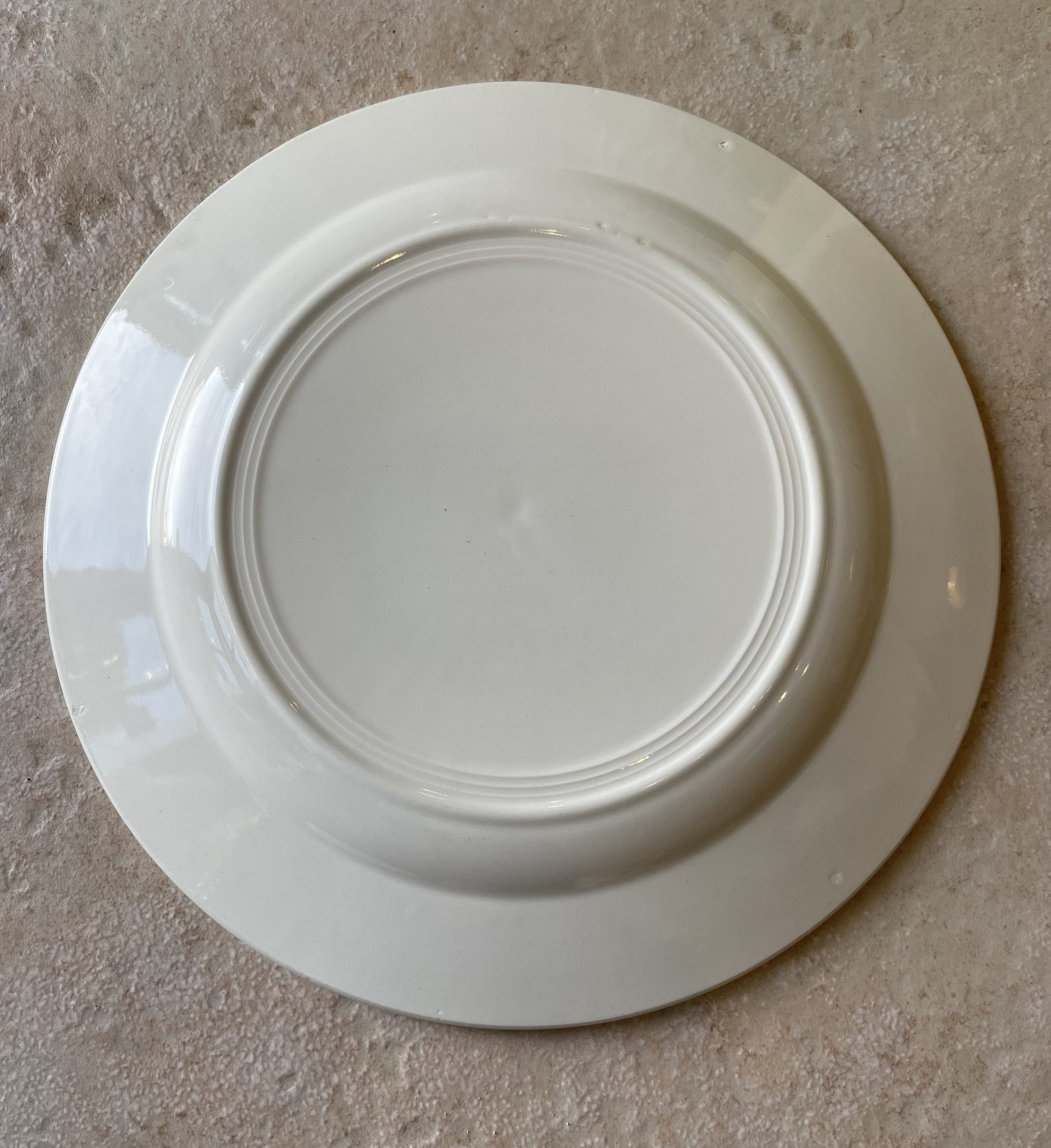Plat rond porcelaine blanche à fleurs et tirets verts De My Byzance Broc