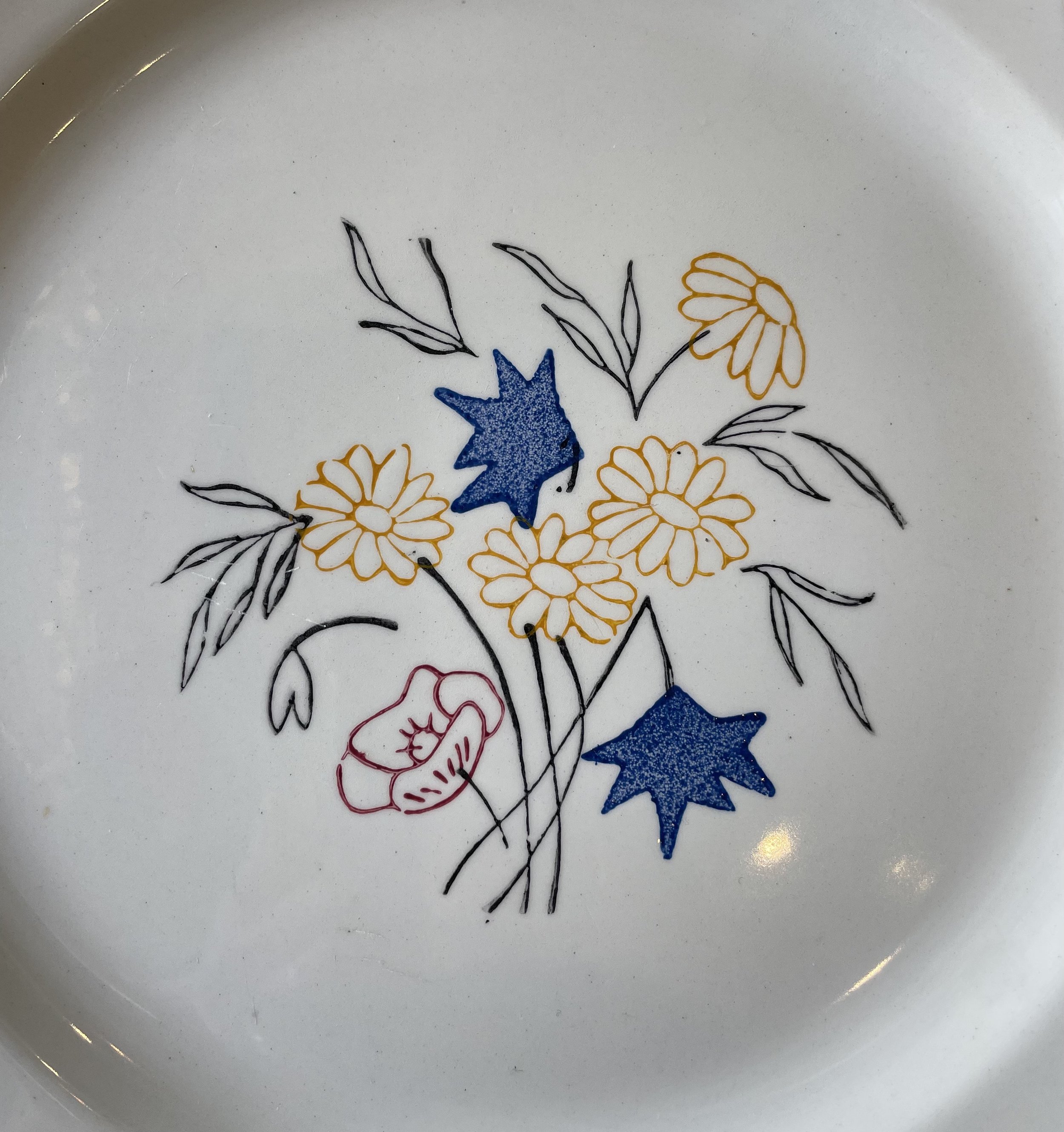 Plat rond porcelaine blanche à fleurs et tirets verts De My Byzance Broc