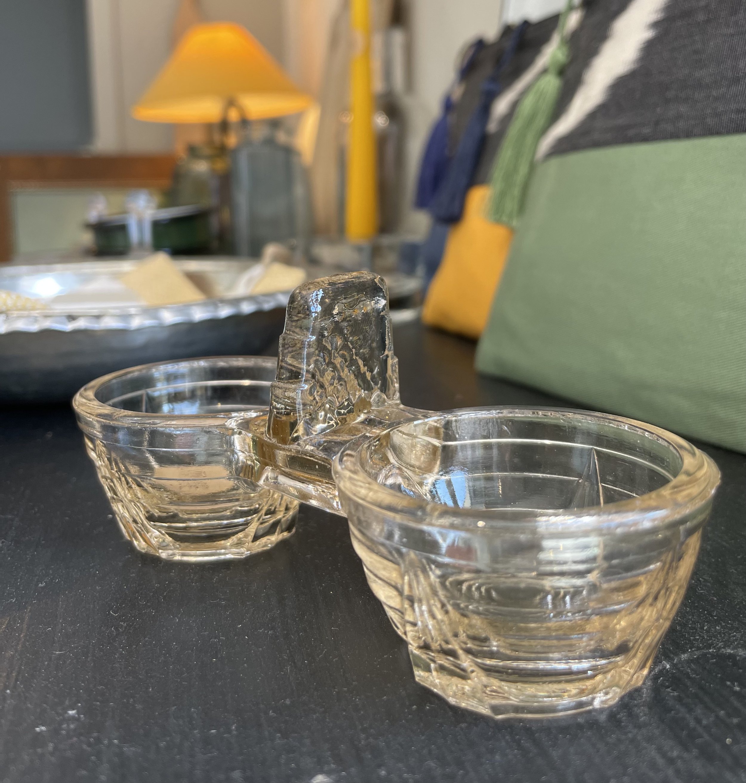 Salière poivrière de table avec prise centrale en verre rosé De My Byzance Broc