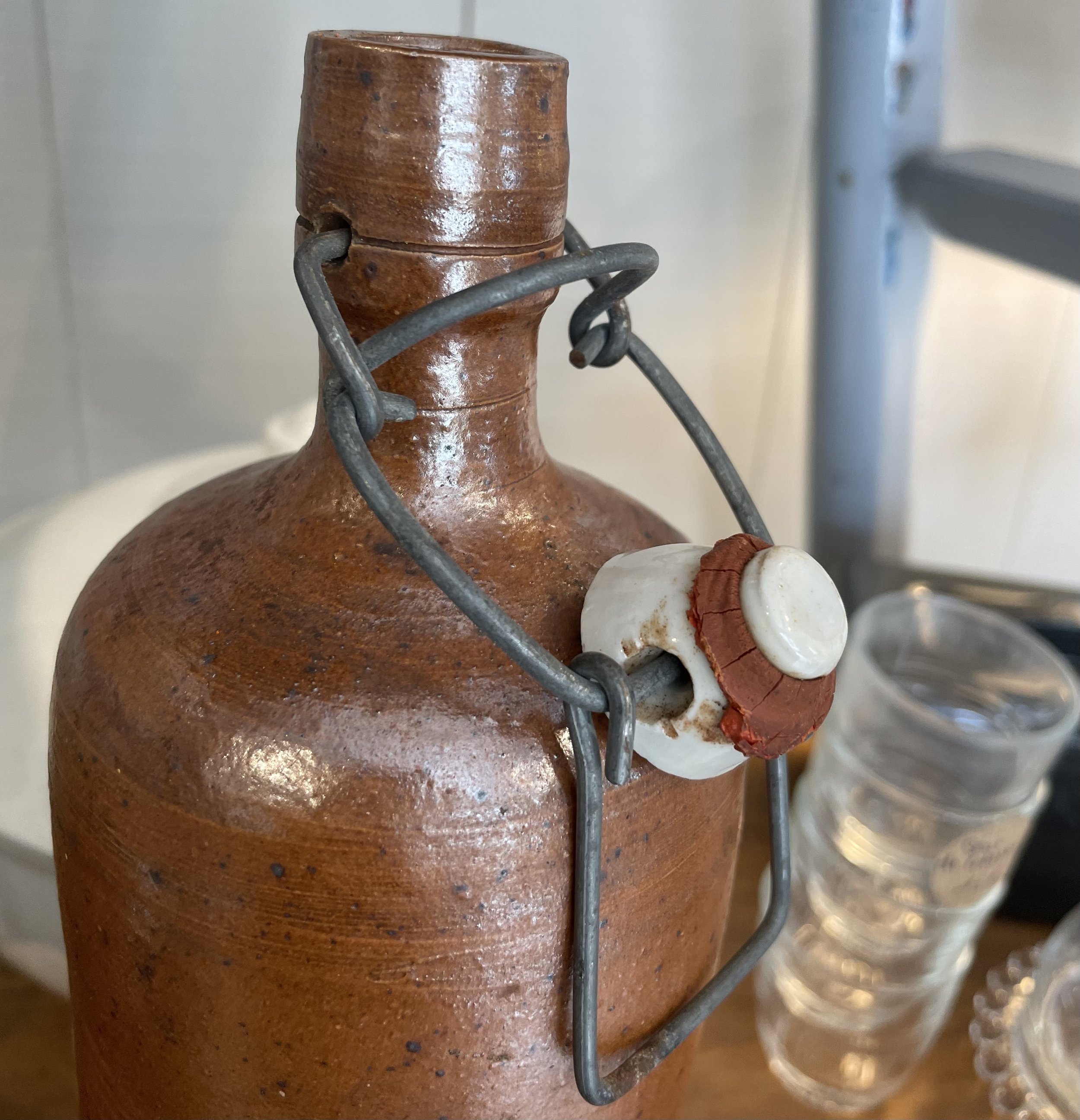 Bouteille à liqueur en grès taupe ancienne De My Byzance Broc
