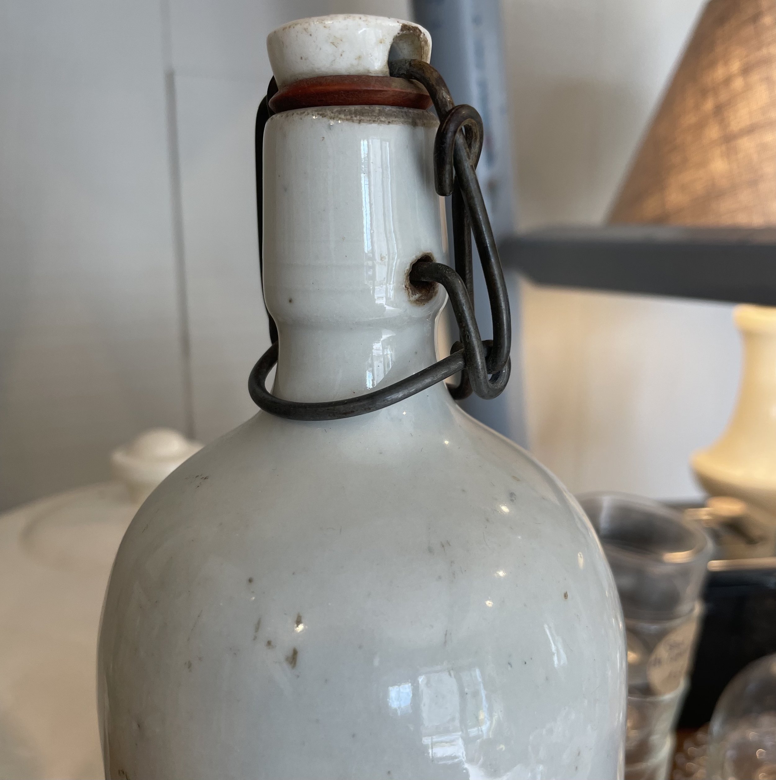 Bouteille à liqueur ancienne en grès gris clair De My Byzance Broc