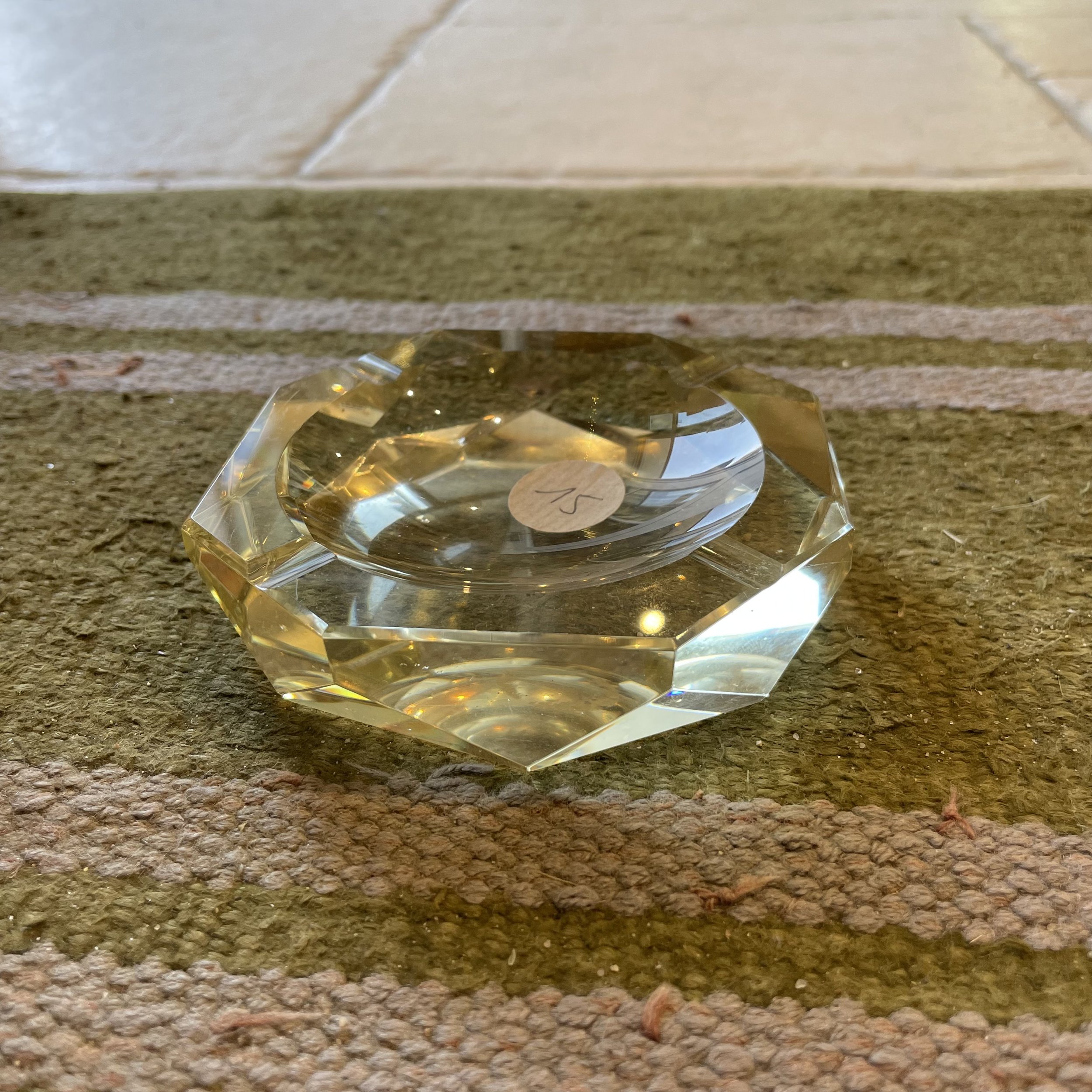 cendrier en verre hexagonal