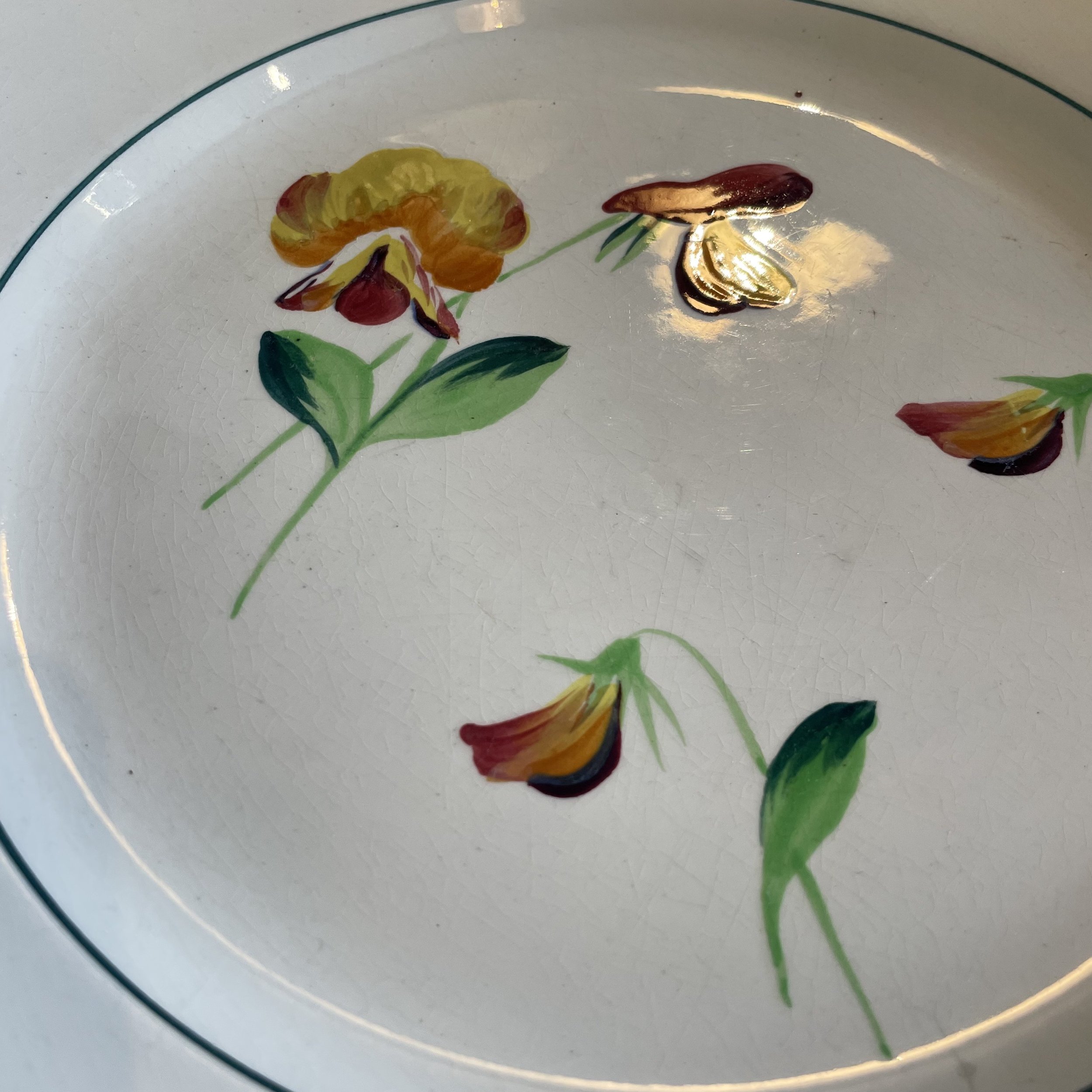 Plat à servir rond liseret vert et fleurs De My Byzance Broc