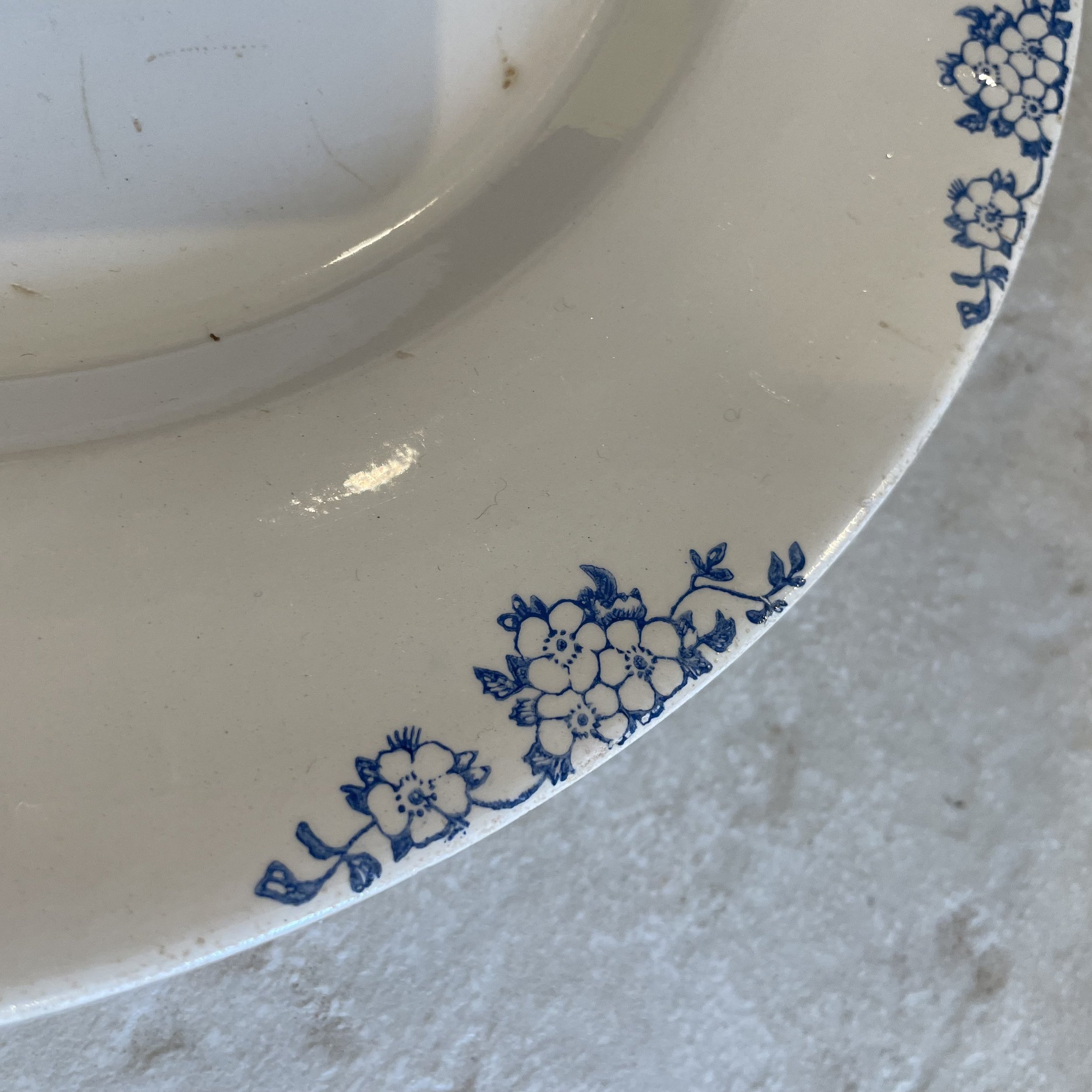 Grand plat rond à servir fleurs bleues De My Byzance Broc