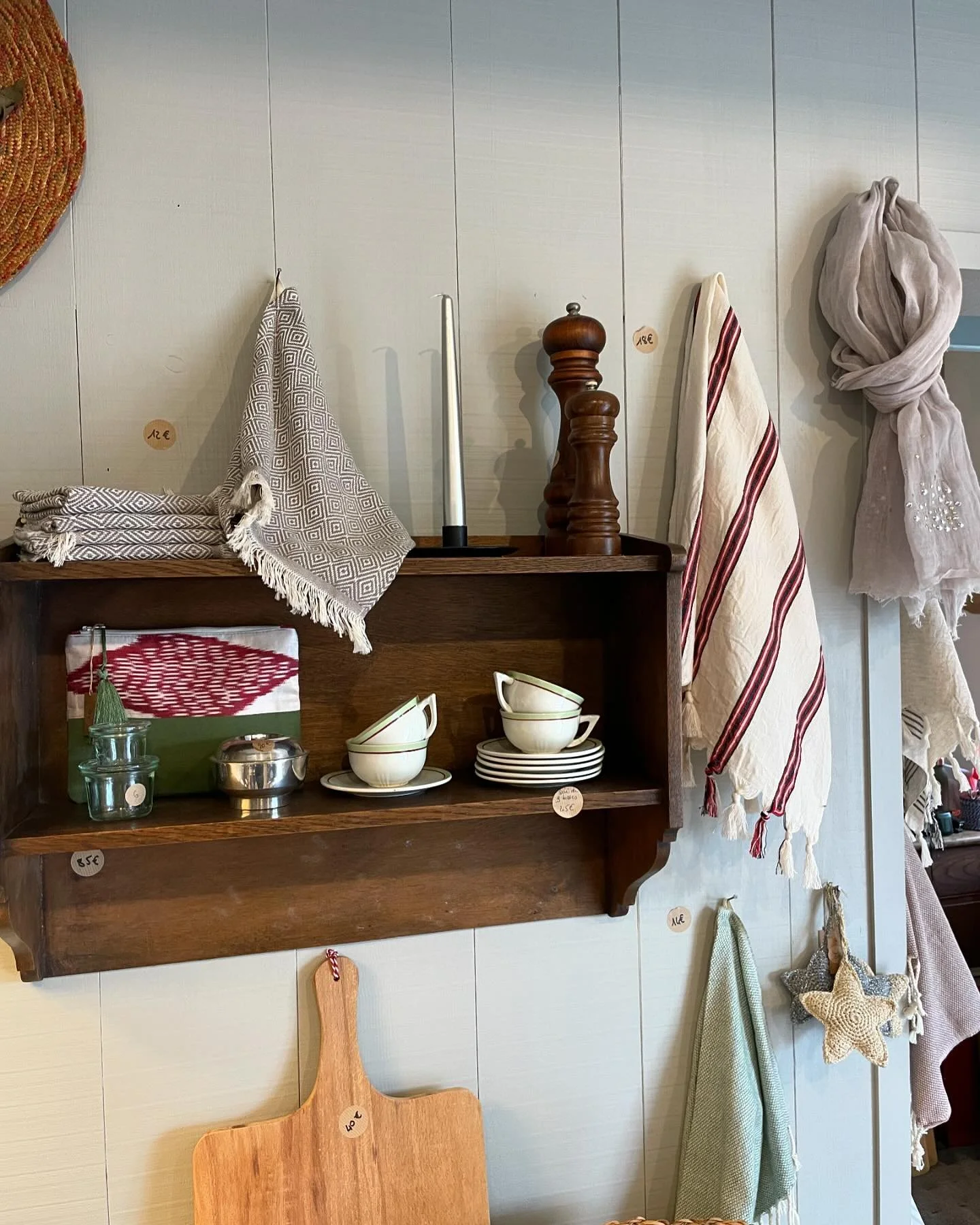 Le doux bazar de ma boutique&hellip; retrouver nous &agrave; la boutique tous les jours du mois d&rsquo;ao&ucirc;t de 10h &agrave; 14h et 15h &agrave; 20h. 

#mybyzance #noirmoutier #vendee #decoration #chiner #brocante #vintage #bazar #fouta #bienet