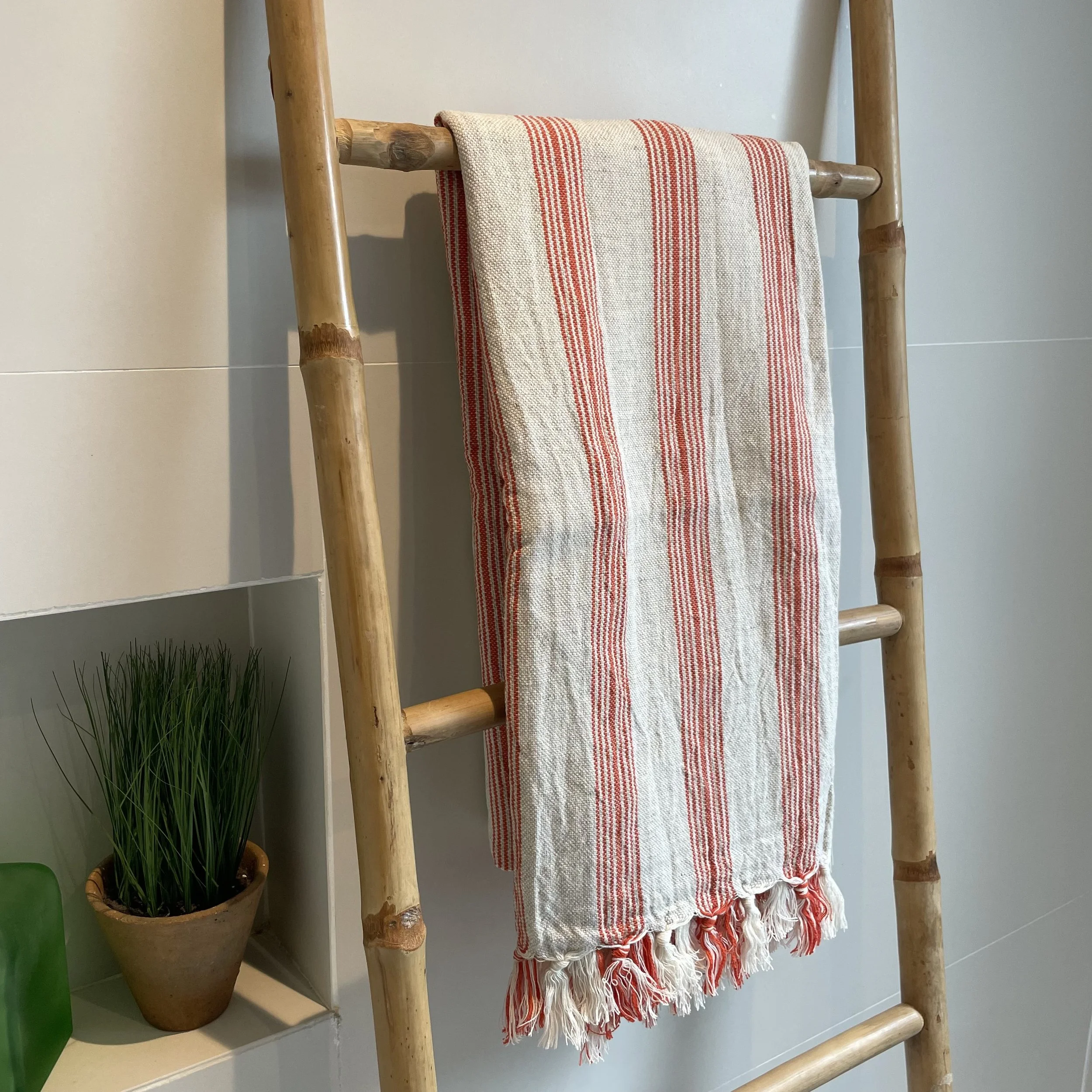 Fouta en lin et coton bandes oranges de my byzance