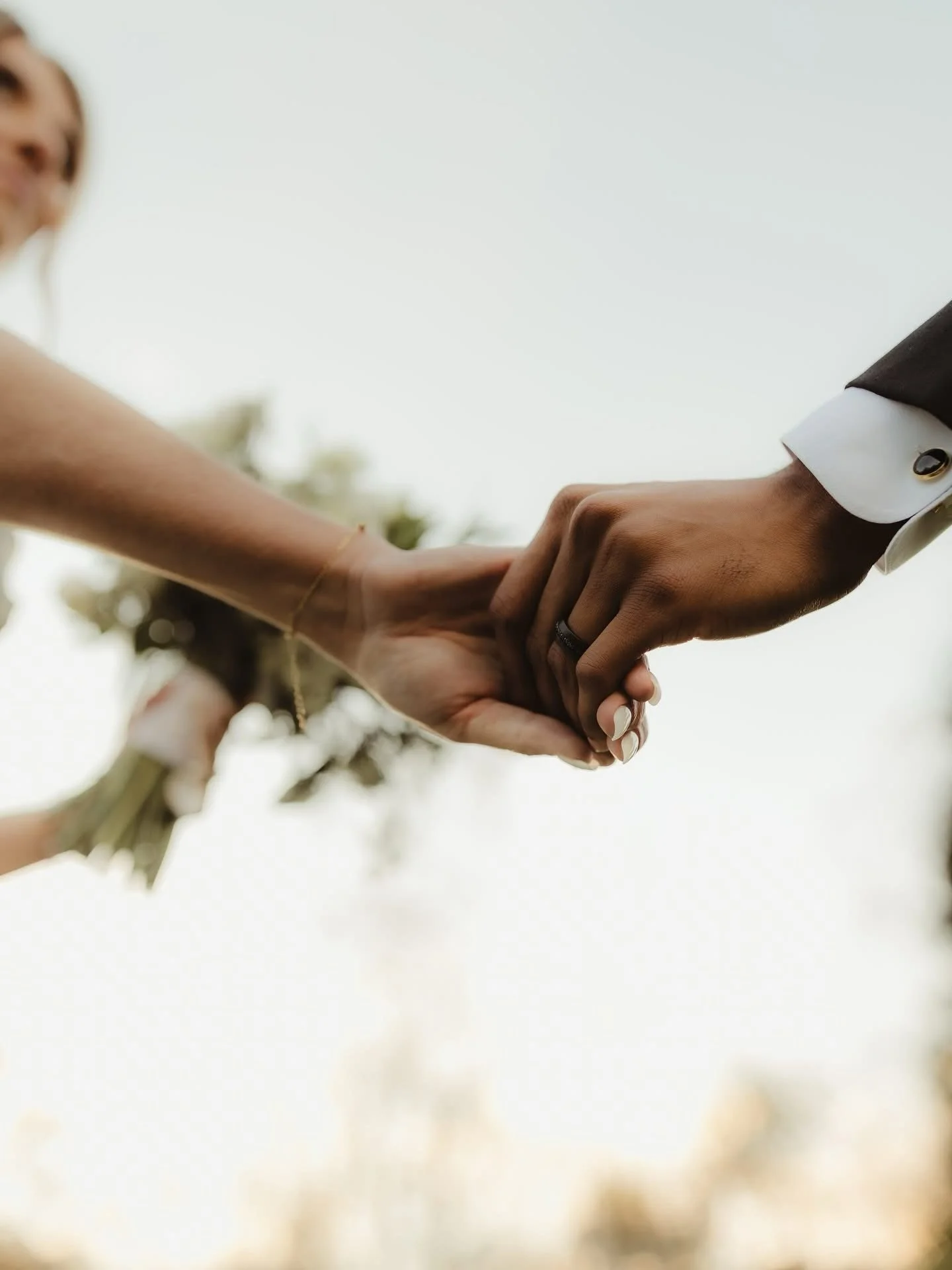 This is what it looks like when two people truly choose each other-
the quiet moments Jacqueline and Walt fall into, the way they hold on, and how everything else seems to slow down around them.

📸: @ashleycambronphoto