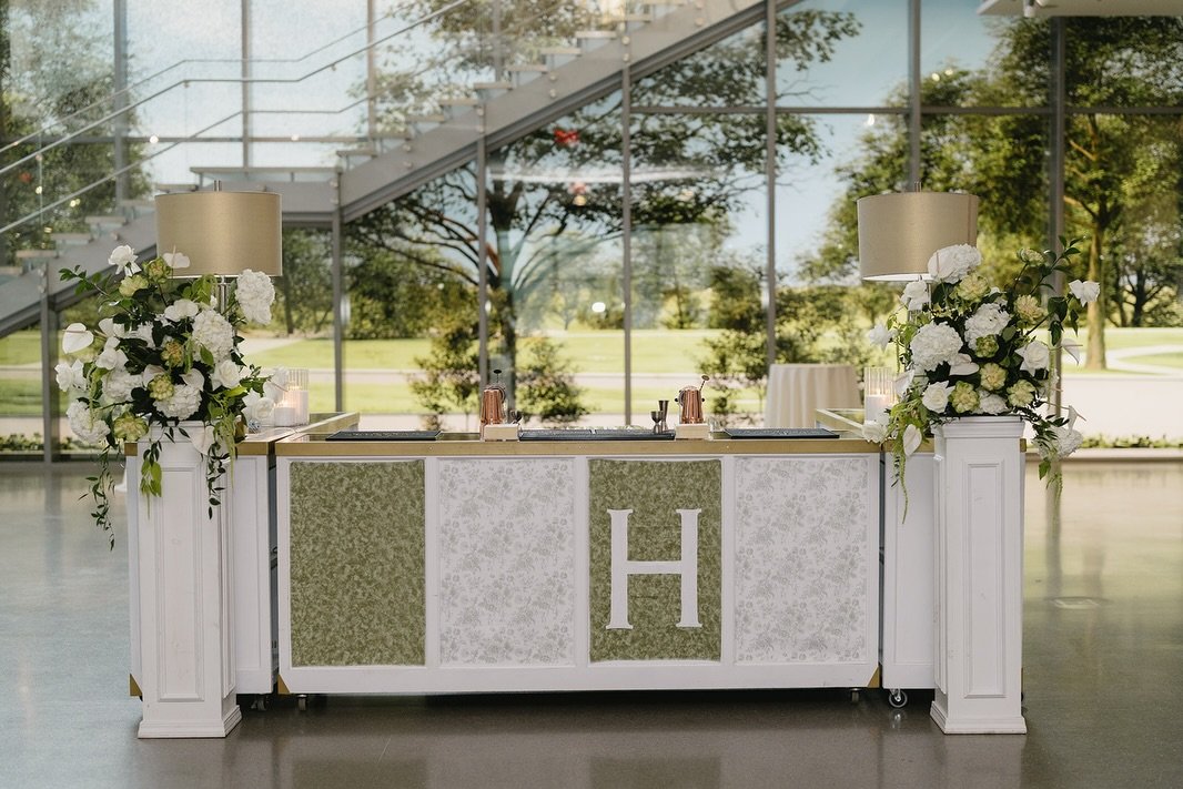 Most couples think about florals first.

The most memorable weddings?
They design the bar experience just as intentionally.

Beverages set the tone before dinner is ever served.

&bull; A signature cocktail that reflects your story
&bull; Champagne p