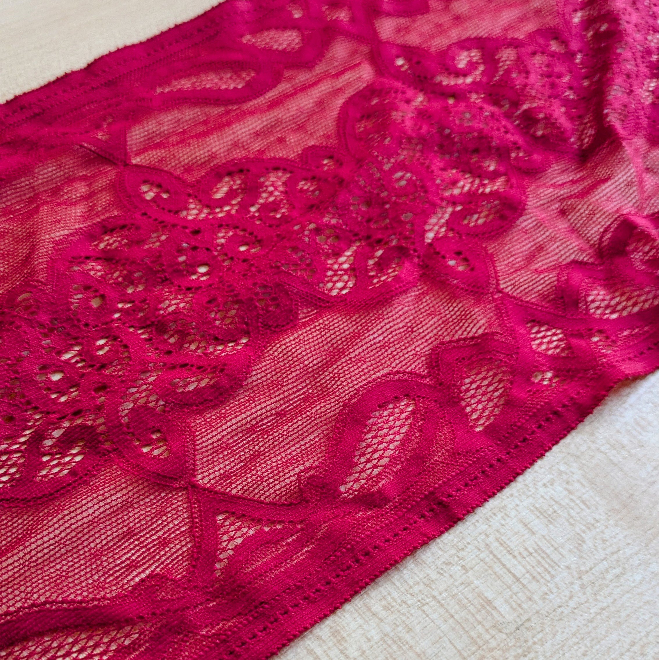 Dentelle cerise