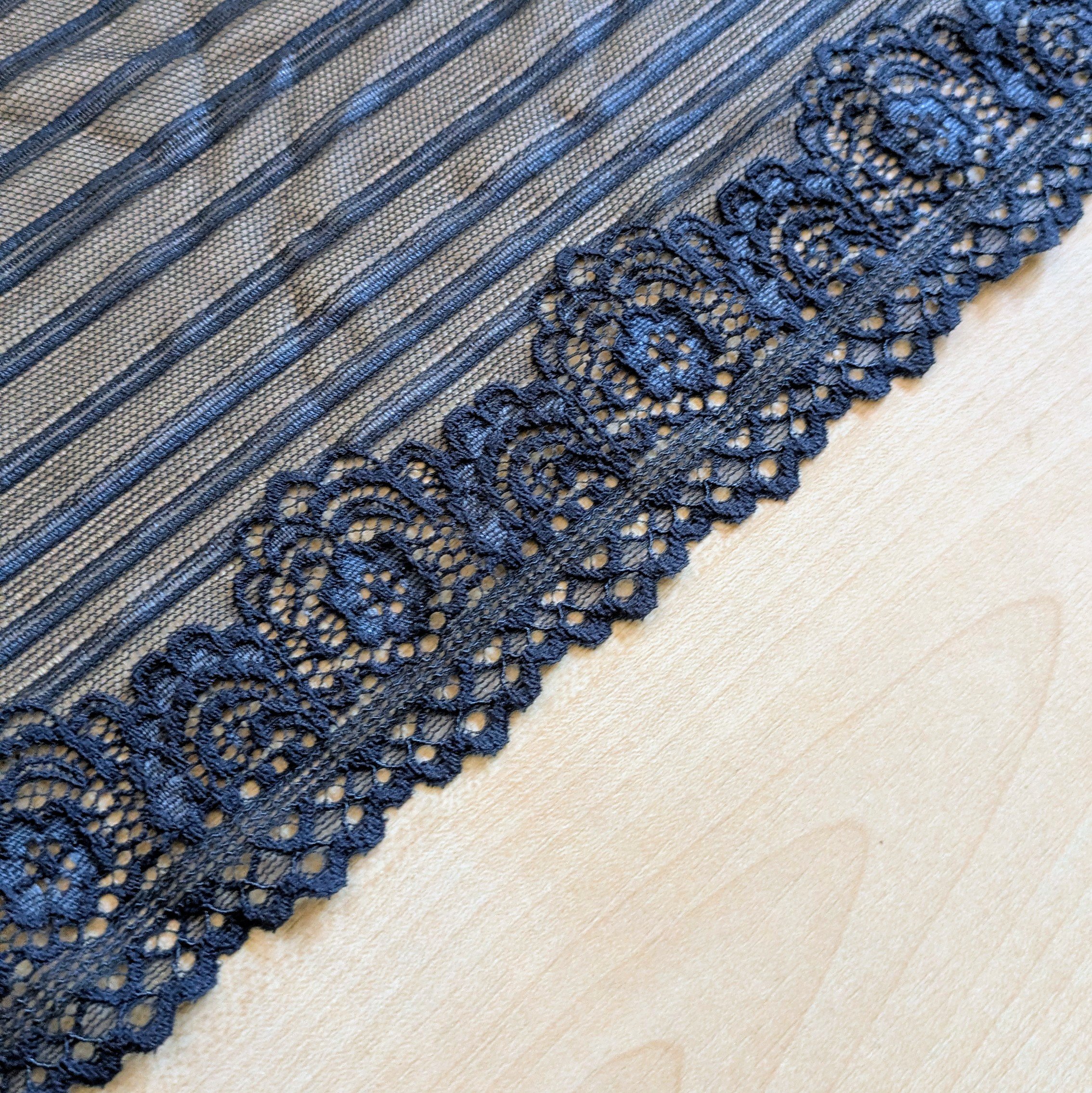 Dentelle bleu marine