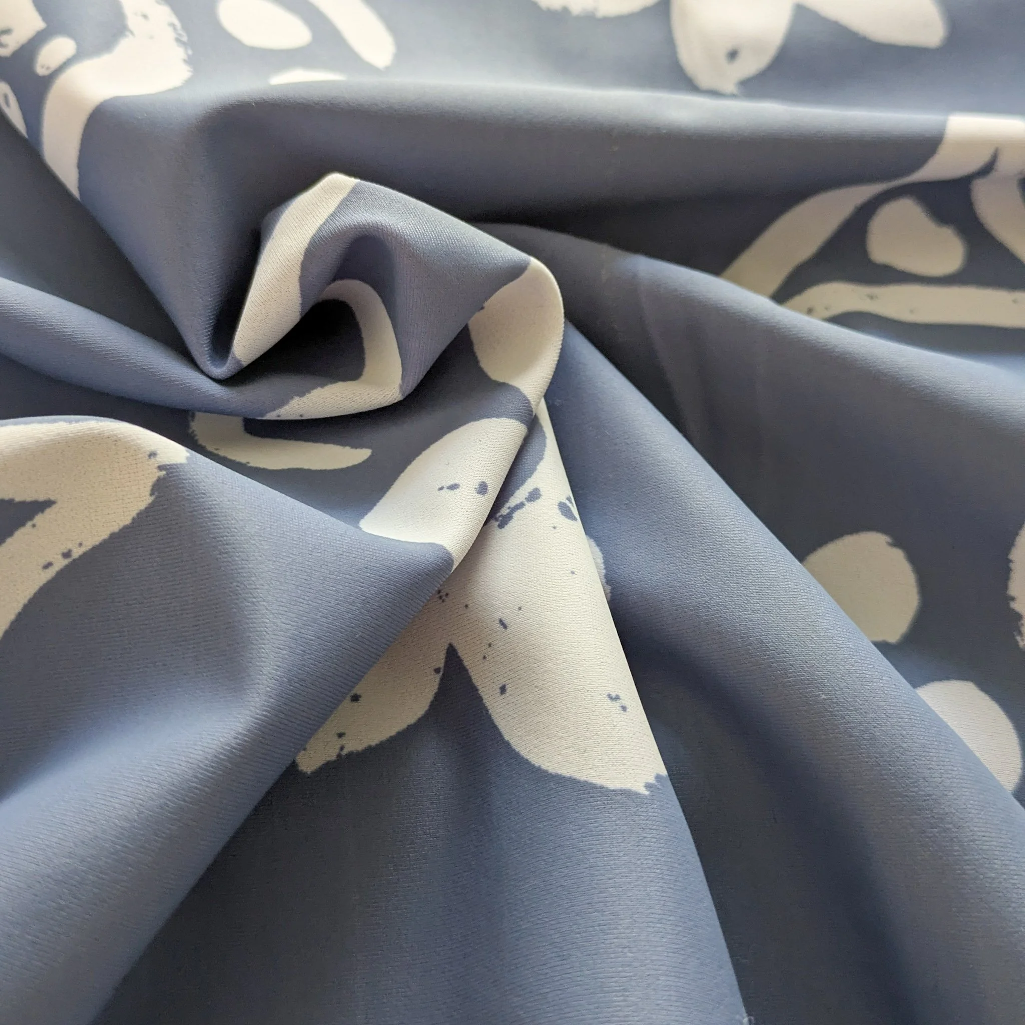 Maillot_bleu_gros_motifs (2).jpg