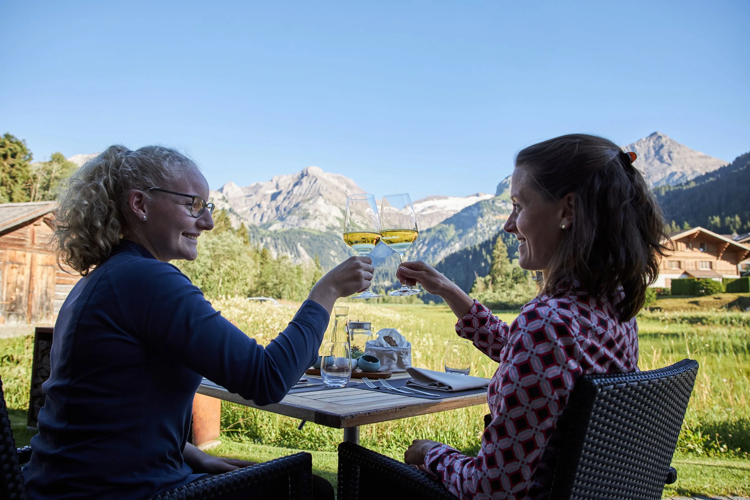 HAL_Frauen, Aperitif, Terrasse, Weisswein_01.jpg