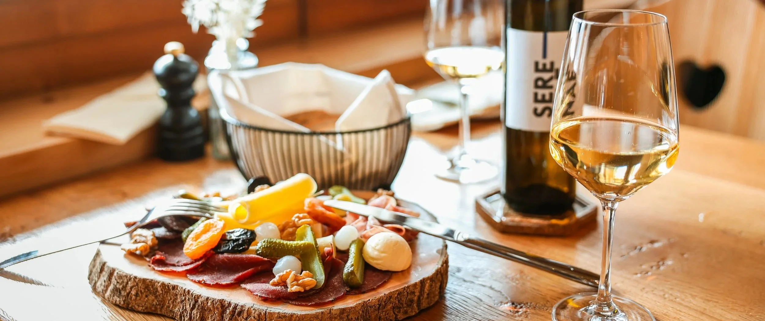 Alpenlandteller&Wein.jpg