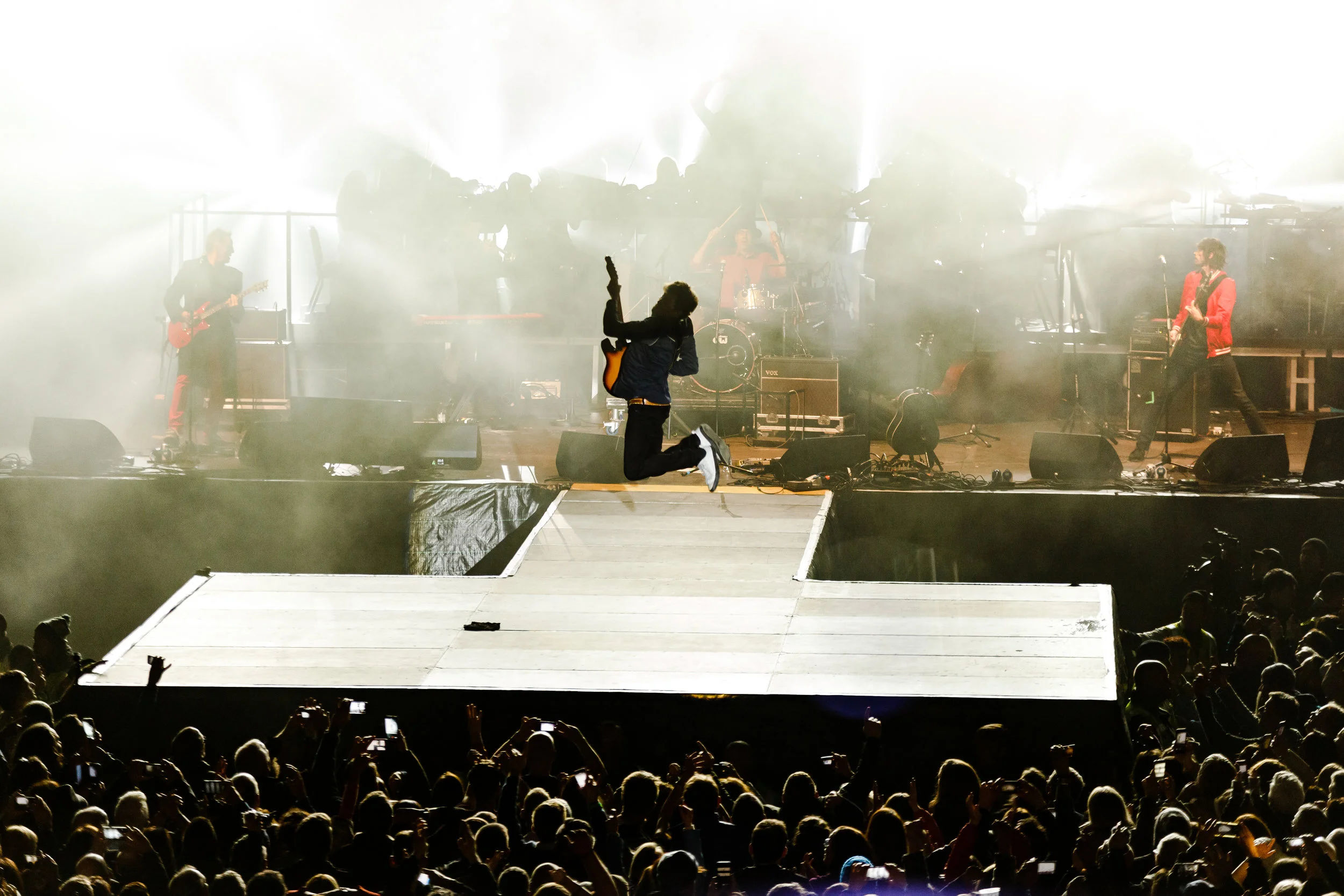 FC18CD stevewall thestunning jumping guitar wide shot.jpg