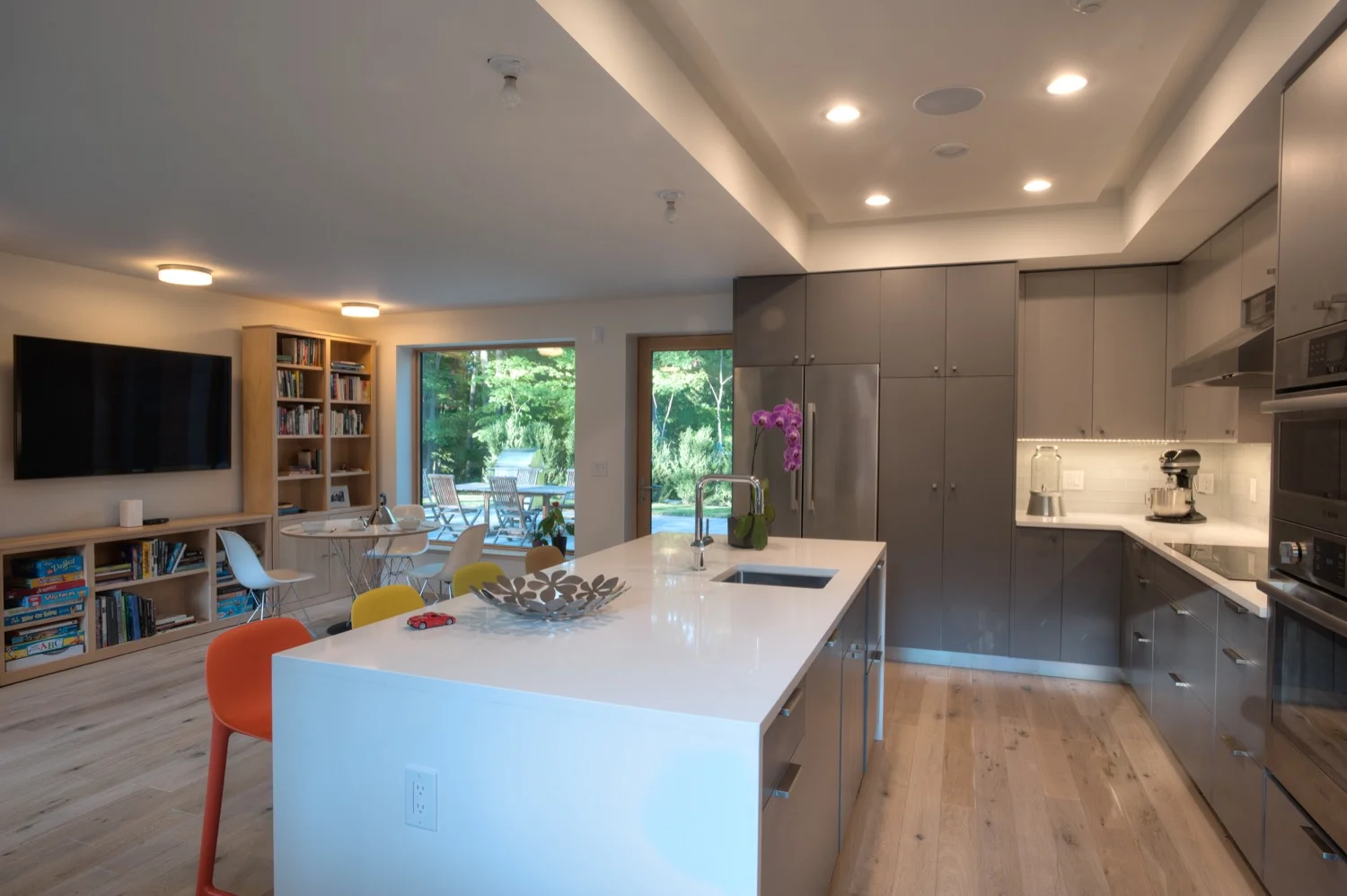 Kitchen and breakfast nook.