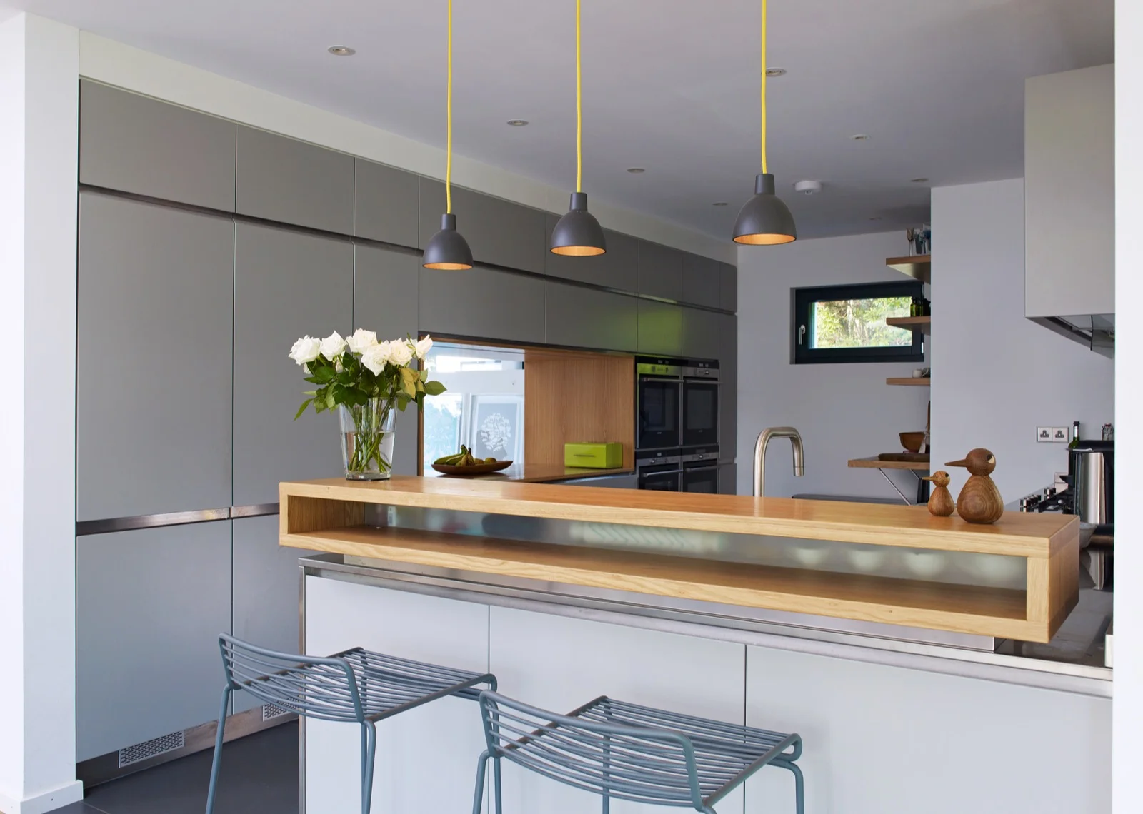 Kitchen breakfast bar with pendant lighting