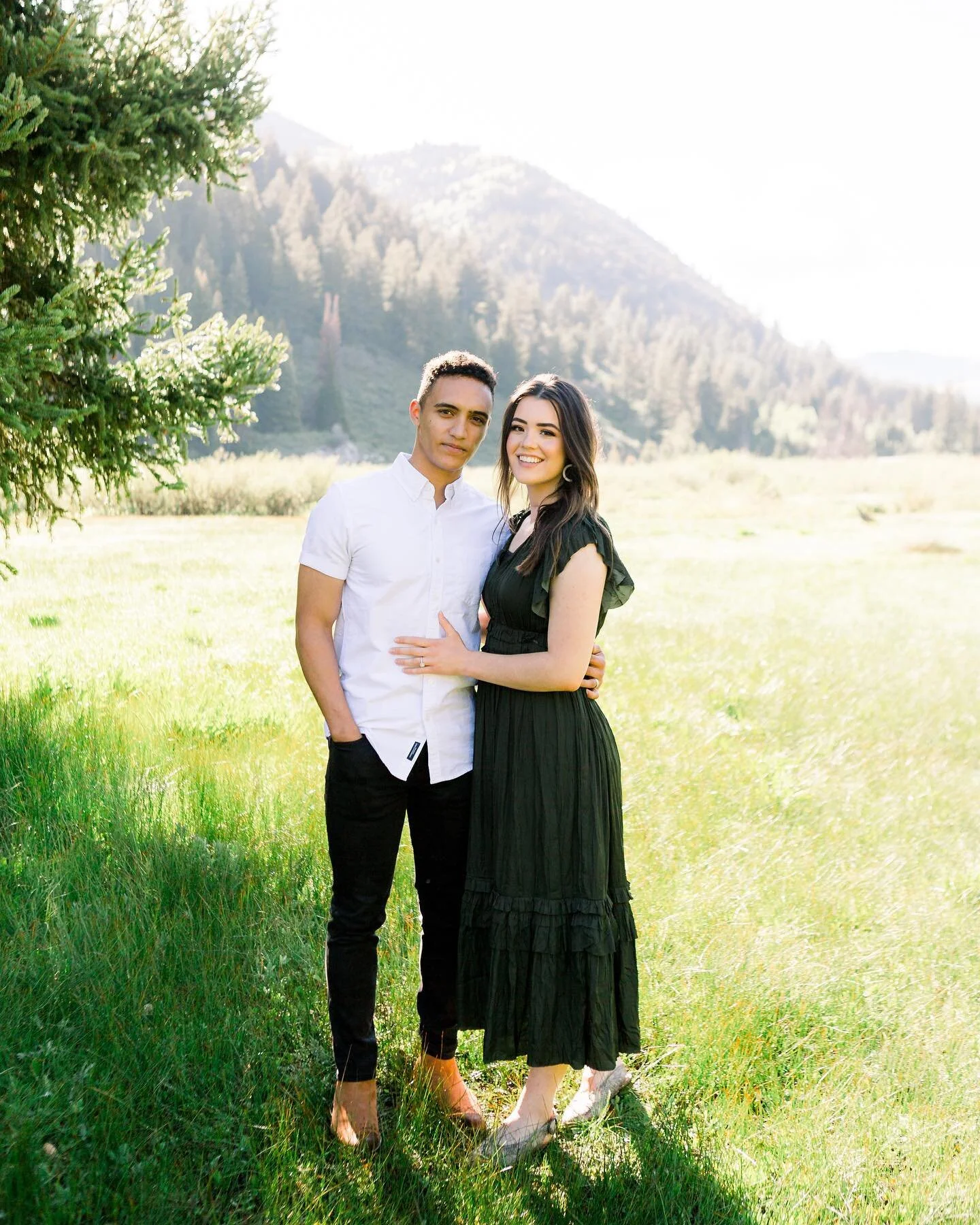 reminiscing on this beautiful summer engagement session in the mountains⛰✨🤍