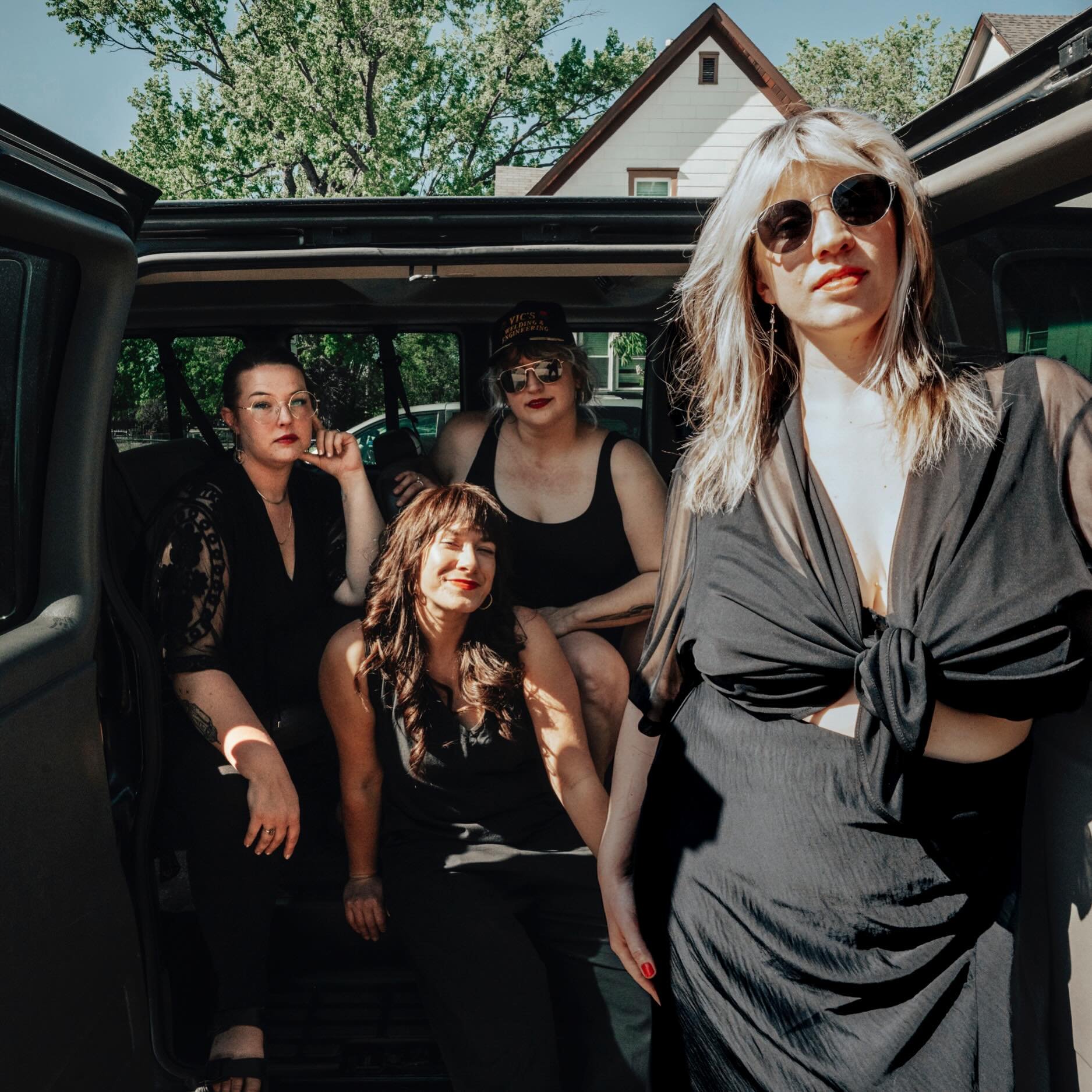 The Sirens are on the road to Kasson, MN for the next house show of our Minnesota Tour 

Saturday 6/27 Doors 6pm Show 7pm

DM or email superiorsirenmusic@gmail.com for address 

📸 @photography_by_brandon_michael