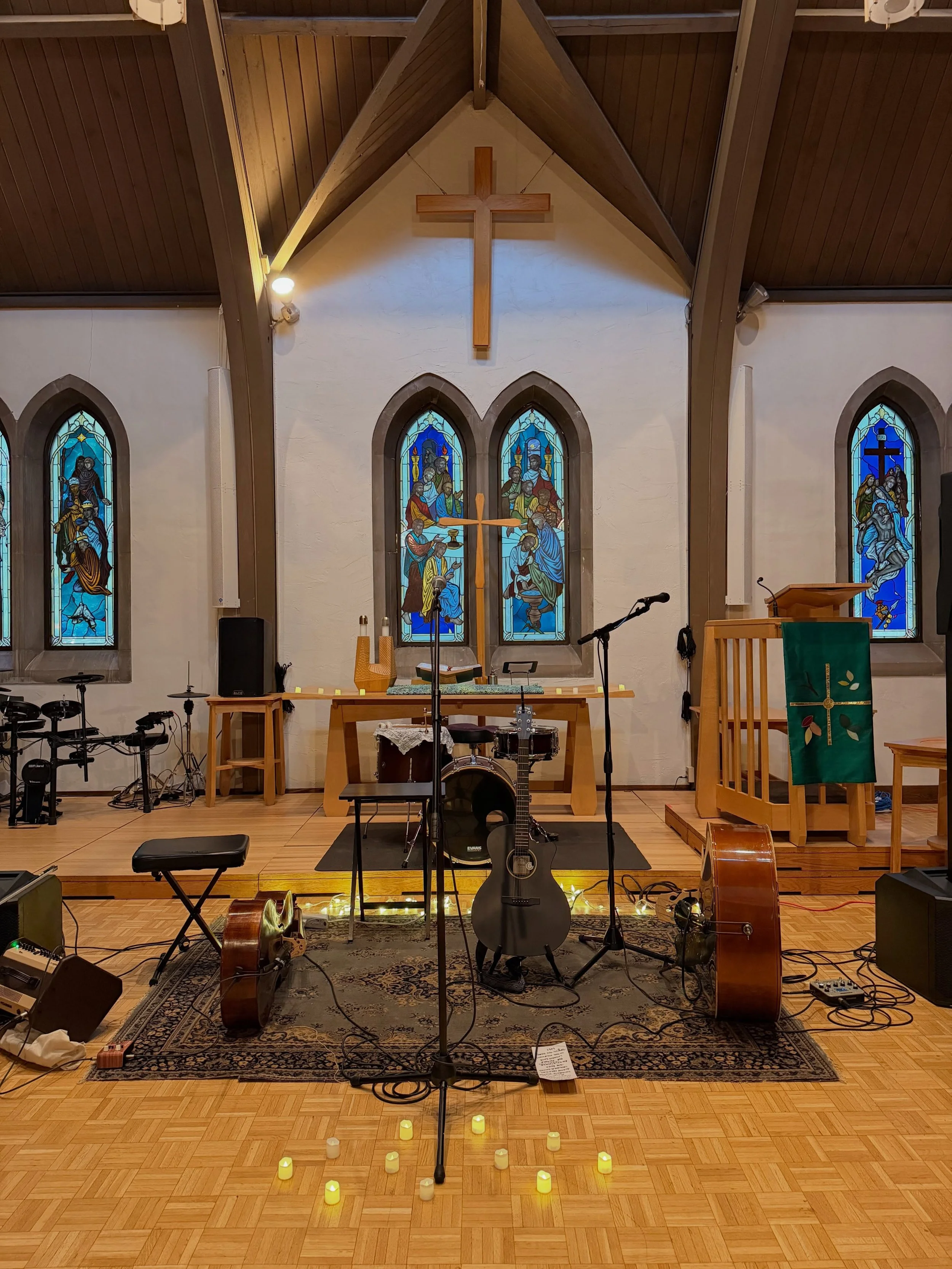 House Show turned Church Show turned Wonderful Weekend in the Twin Cities 🖤

Thanks to @fourteen_43 for curating the event, to the MN State Arts Board for funding the house show tour, and to all of those supporting and contributing to enriching the 