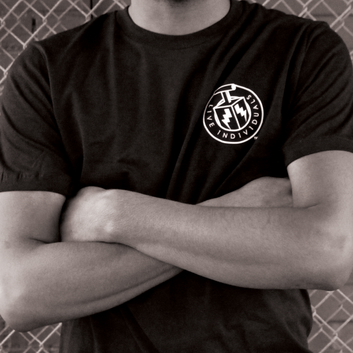 live individuals middle black shirt big.png