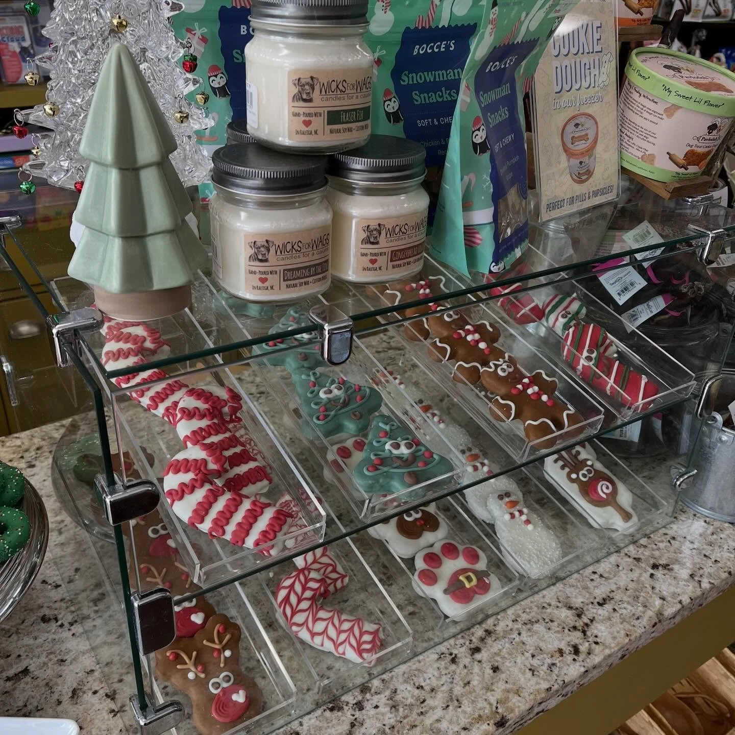 Don&rsquo;t forget your best friends this Christmas. Dolittle&rsquo;s is a wonderland of toys treats and gear for all the best dogs in Charleston!
.
Shop online for pick up or local delivery!