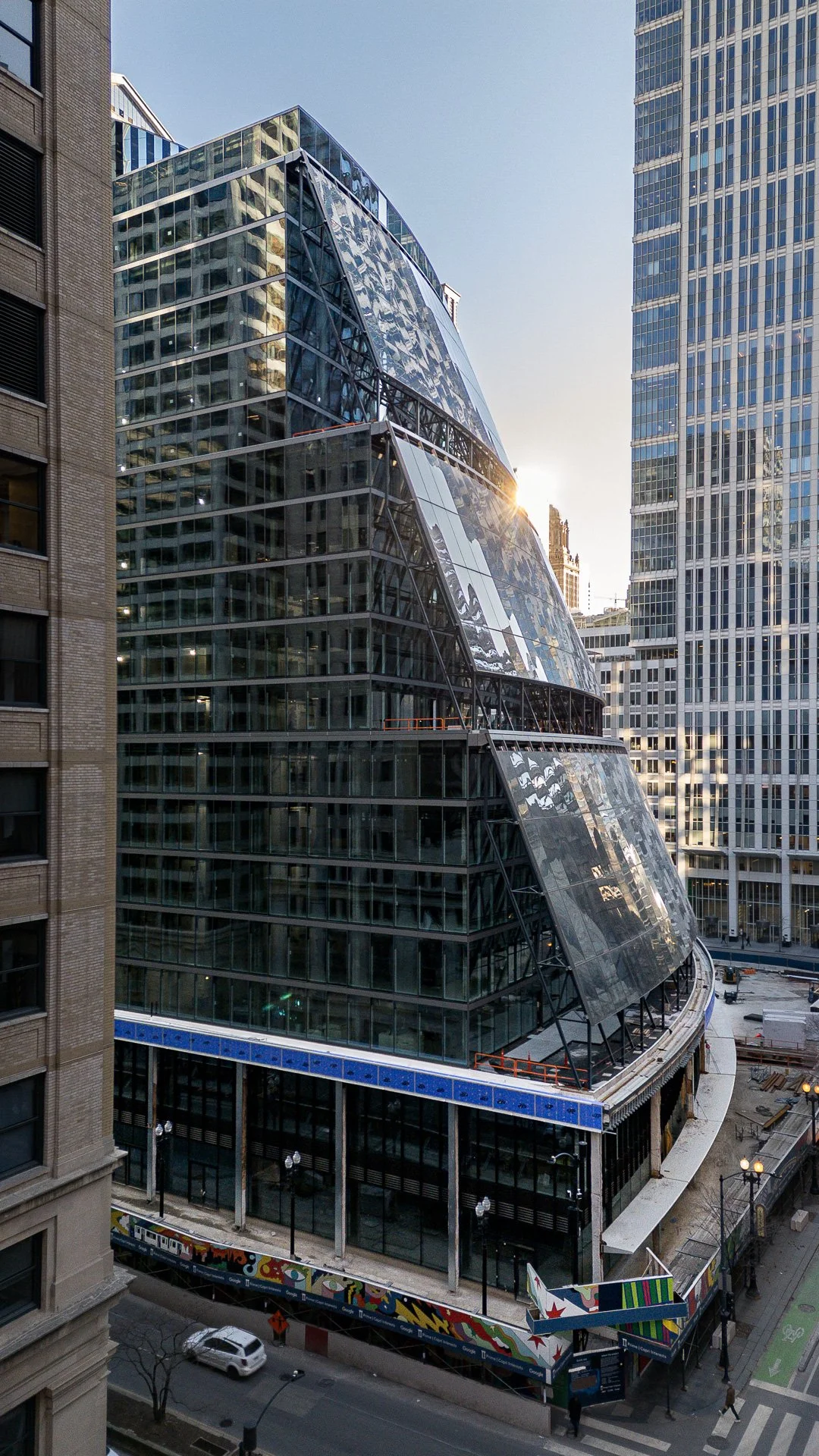 New Google headquarters construction, Thompson Center in Chicago, IL